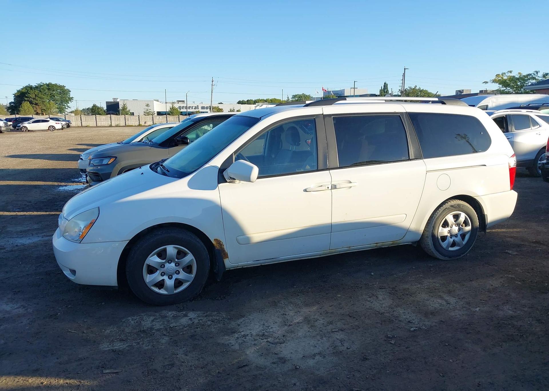 2010 KIA SEDONA LX