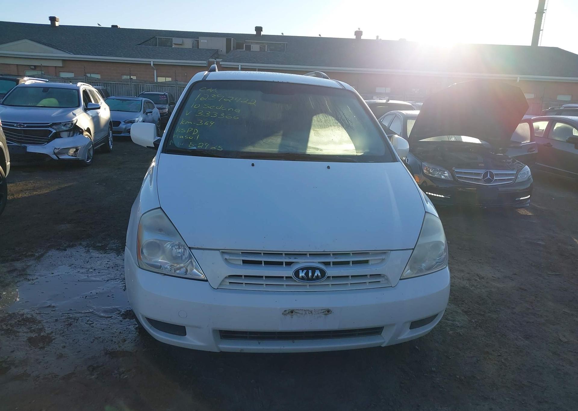 2010 KIA SEDONA LX