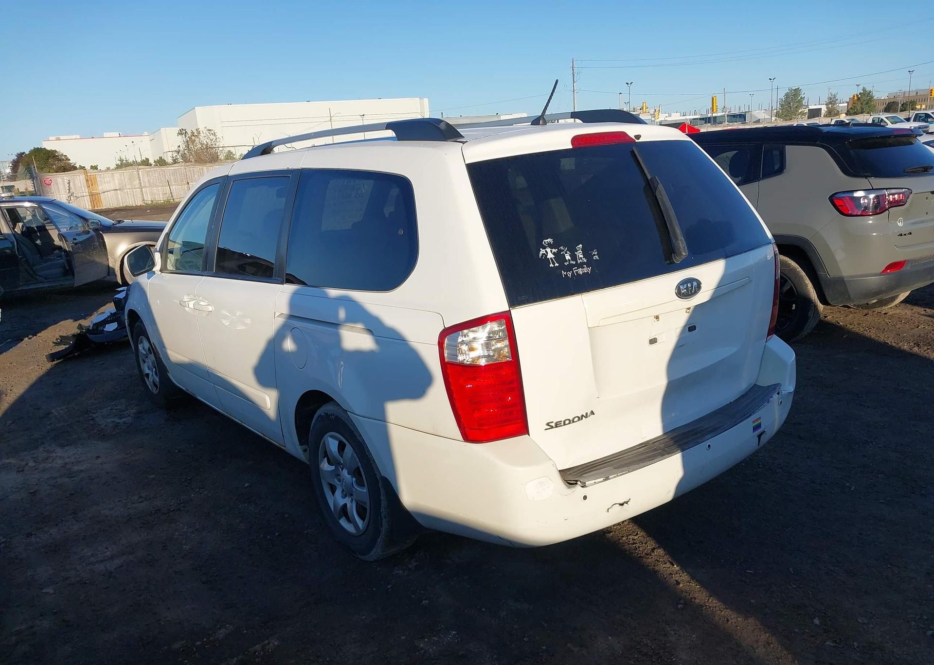 2010 KIA SEDONA LX