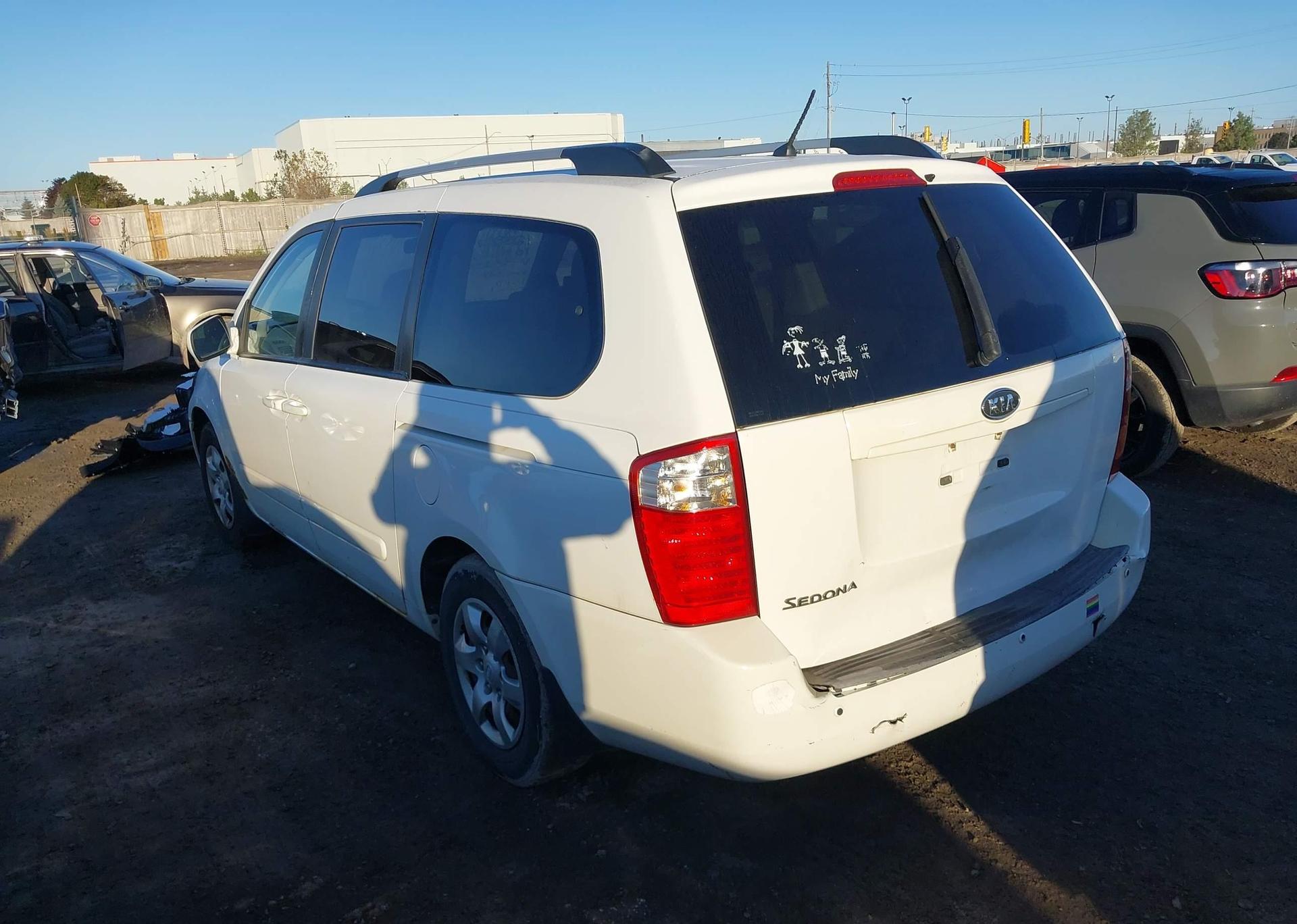2010 KIA SEDONA LX