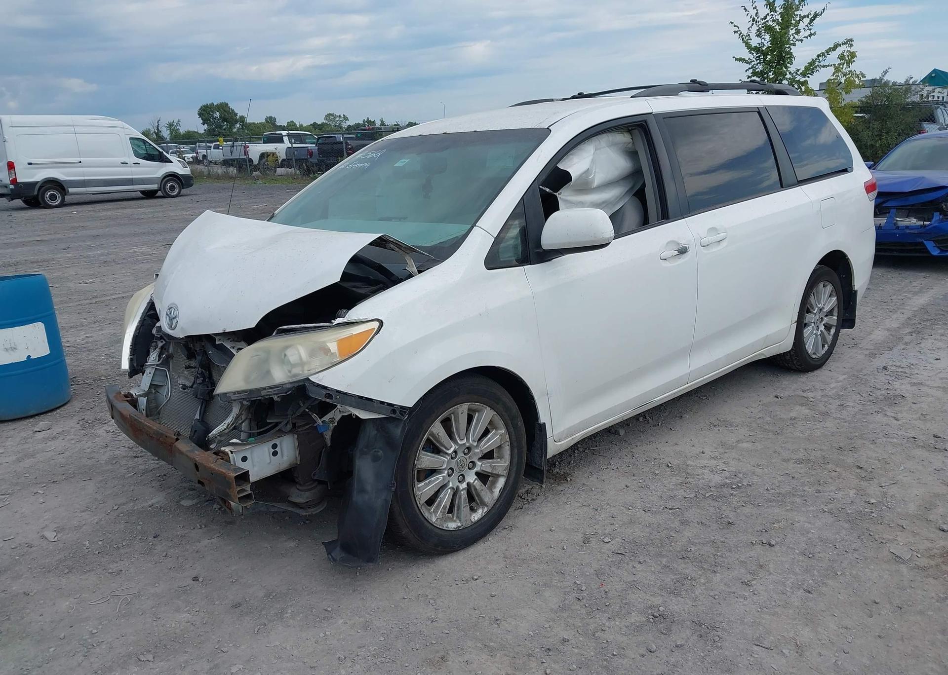 2012 TOYOTA SIENNA