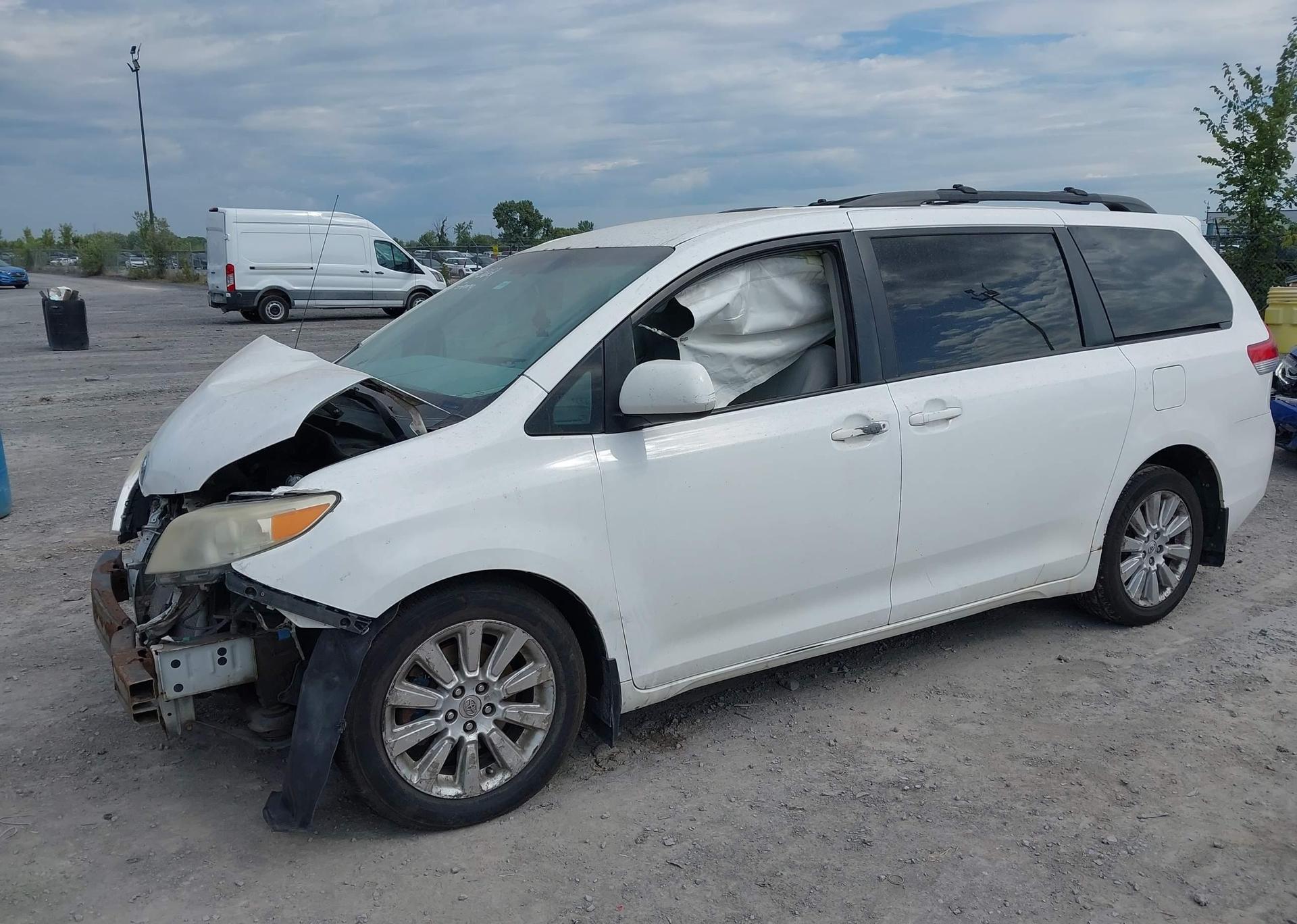 2012 TOYOTA SIENNA