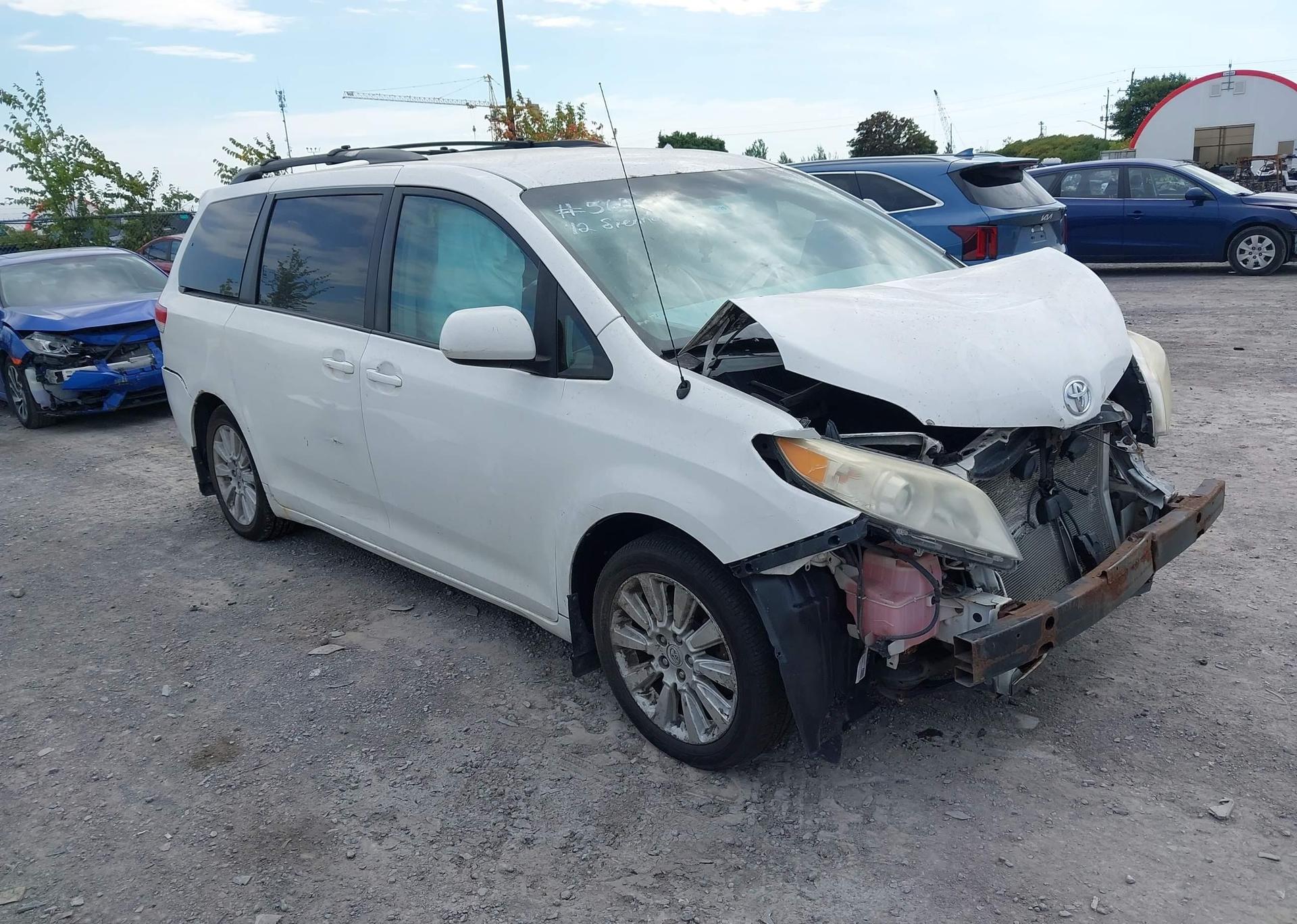 2012 TOYOTA SIENNA