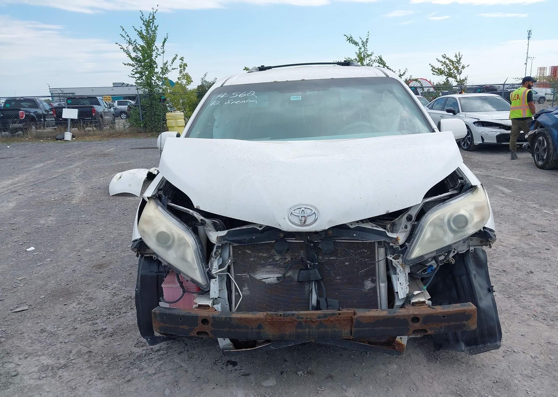 2012 TOYOTA SIENNA