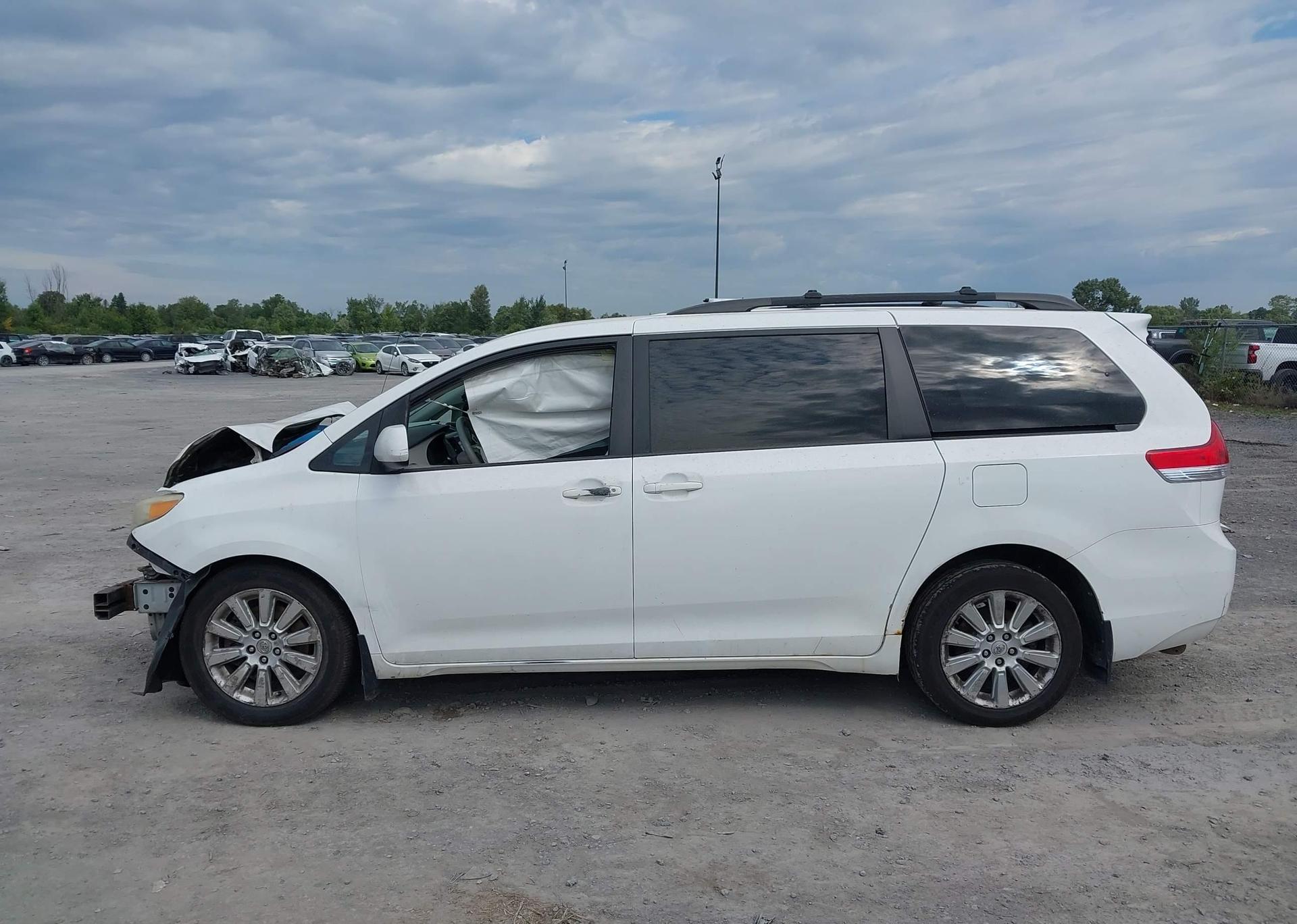 2012 TOYOTA SIENNA