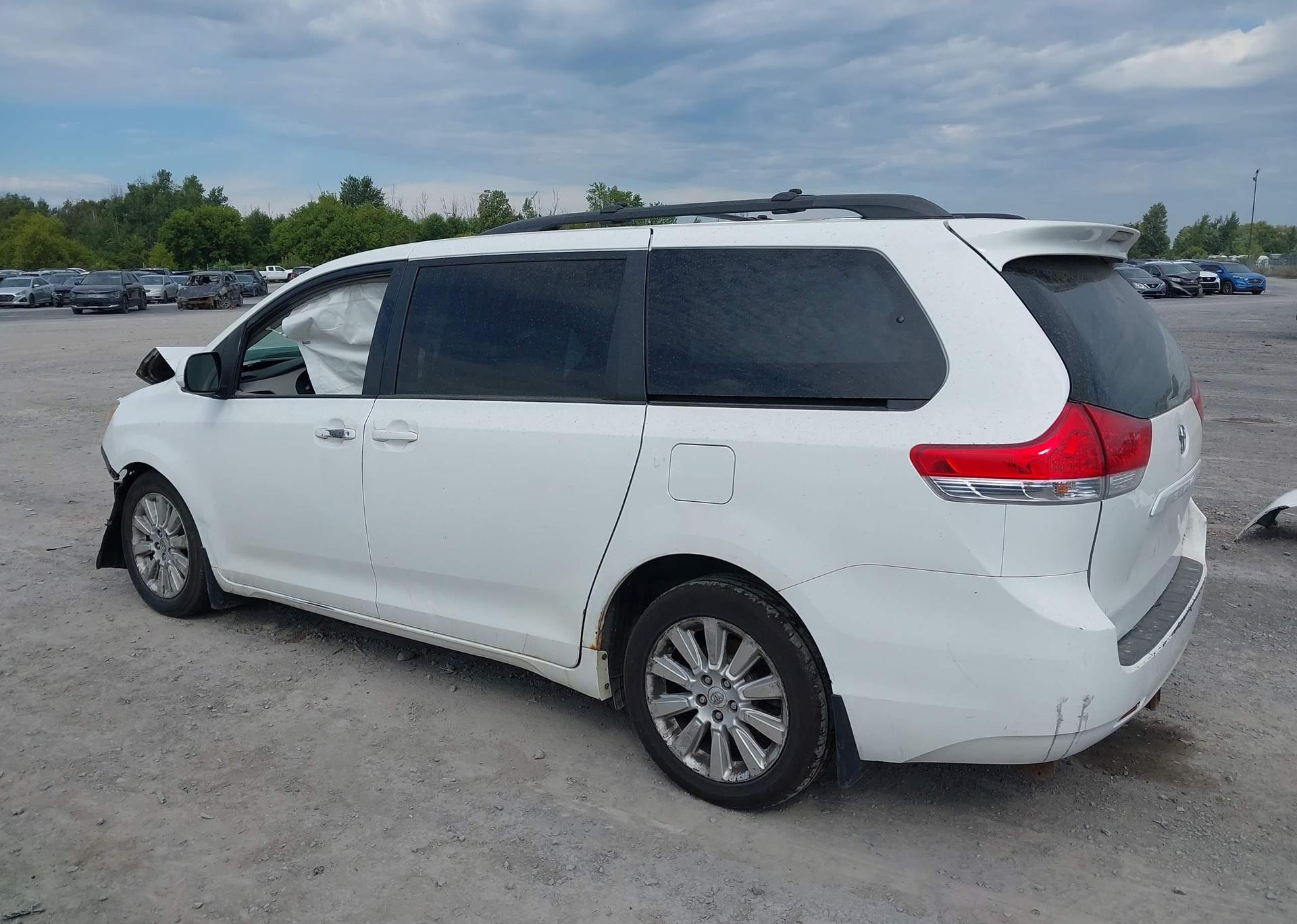 2012 TOYOTA SIENNA