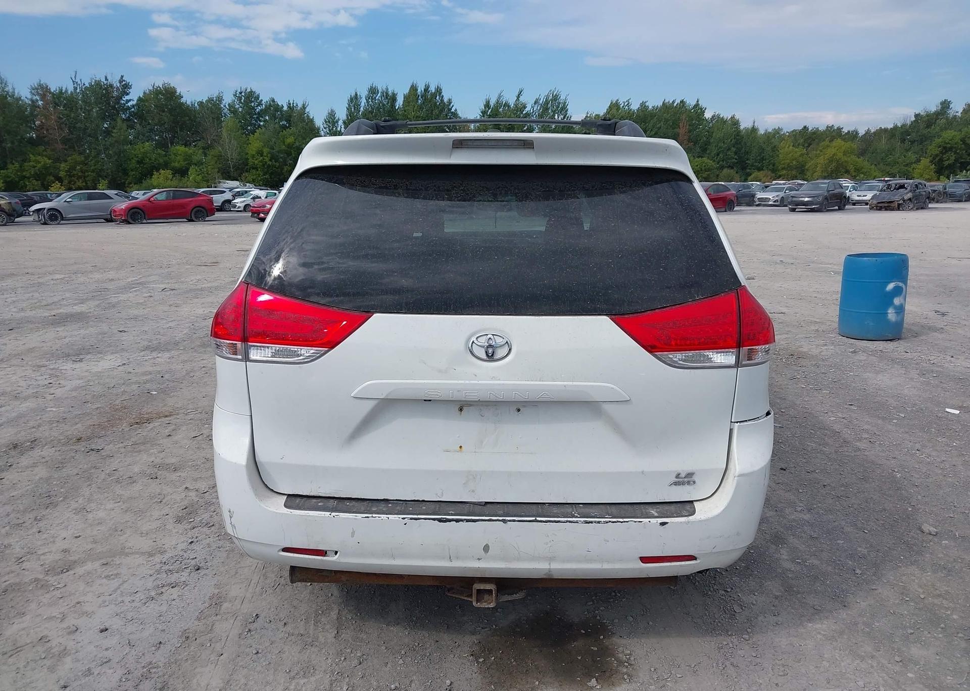 2012 TOYOTA SIENNA