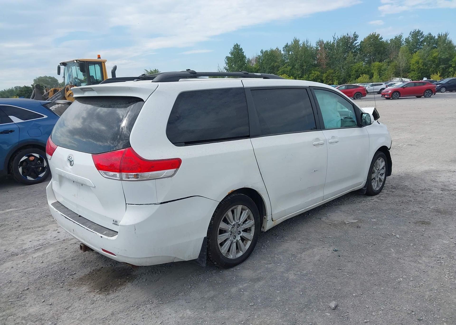 2012 TOYOTA SIENNA