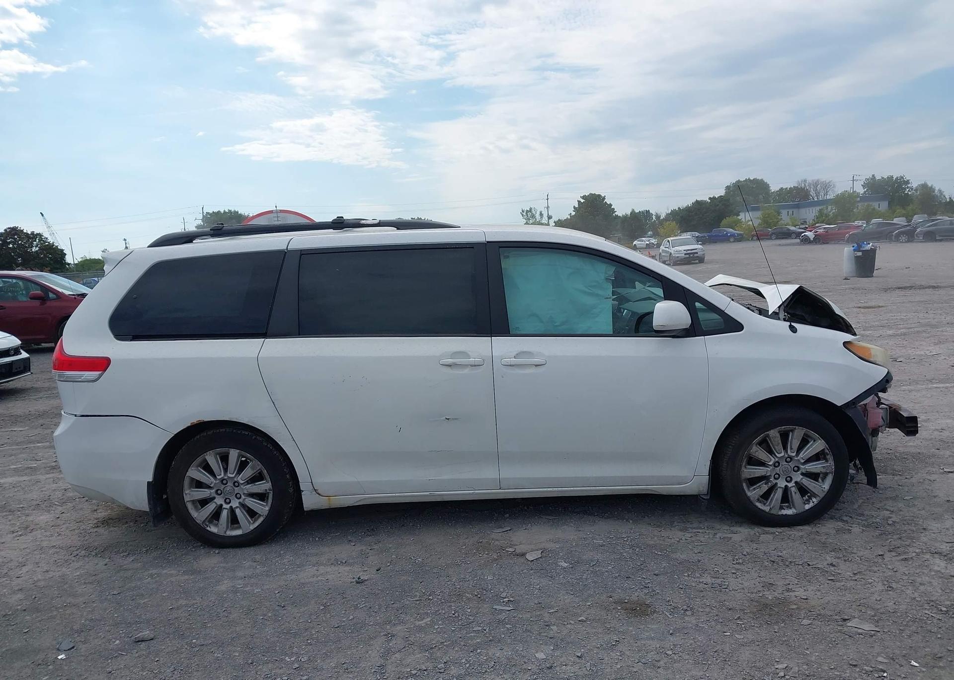 2012 TOYOTA SIENNA