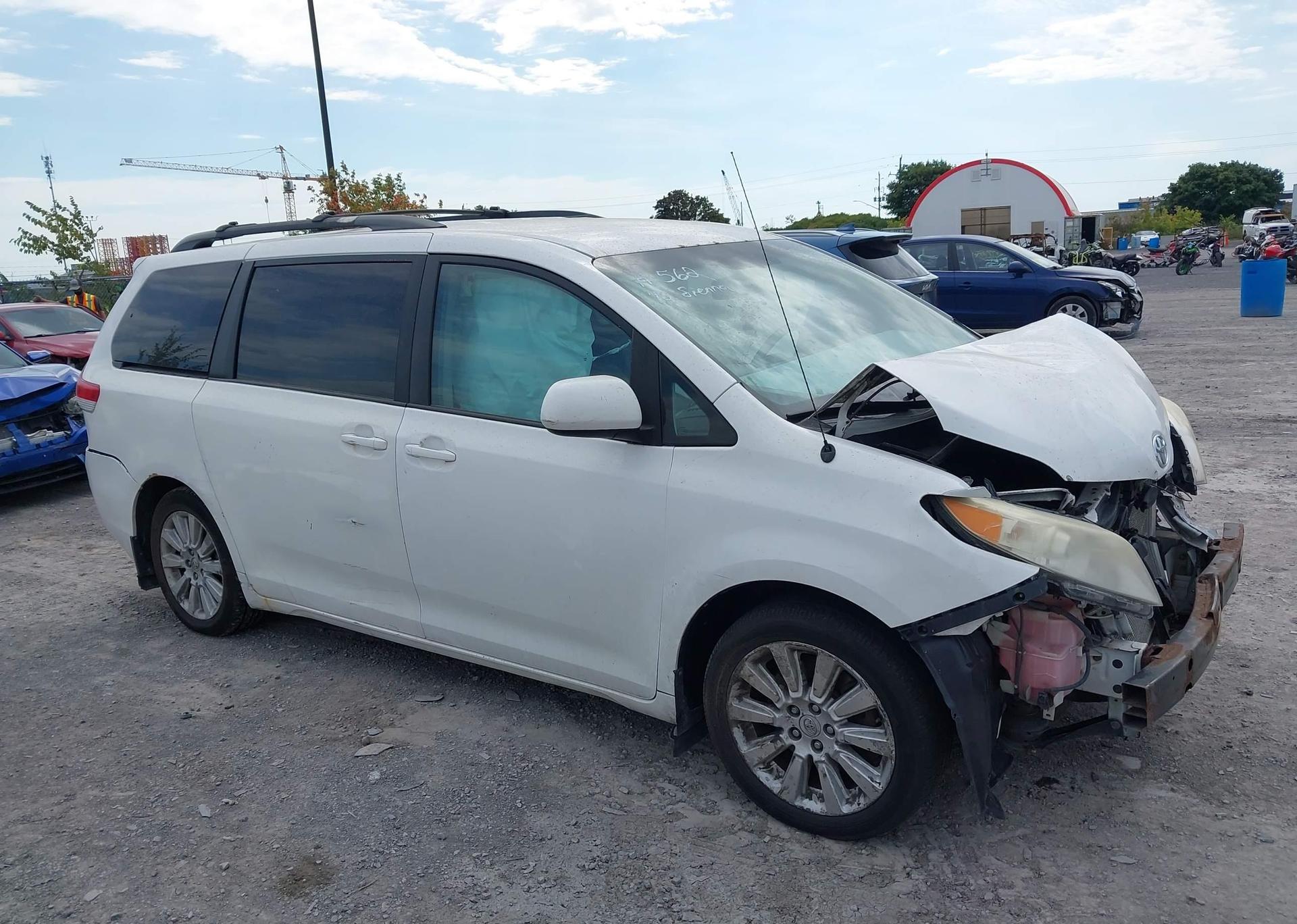 2012 TOYOTA SIENNA