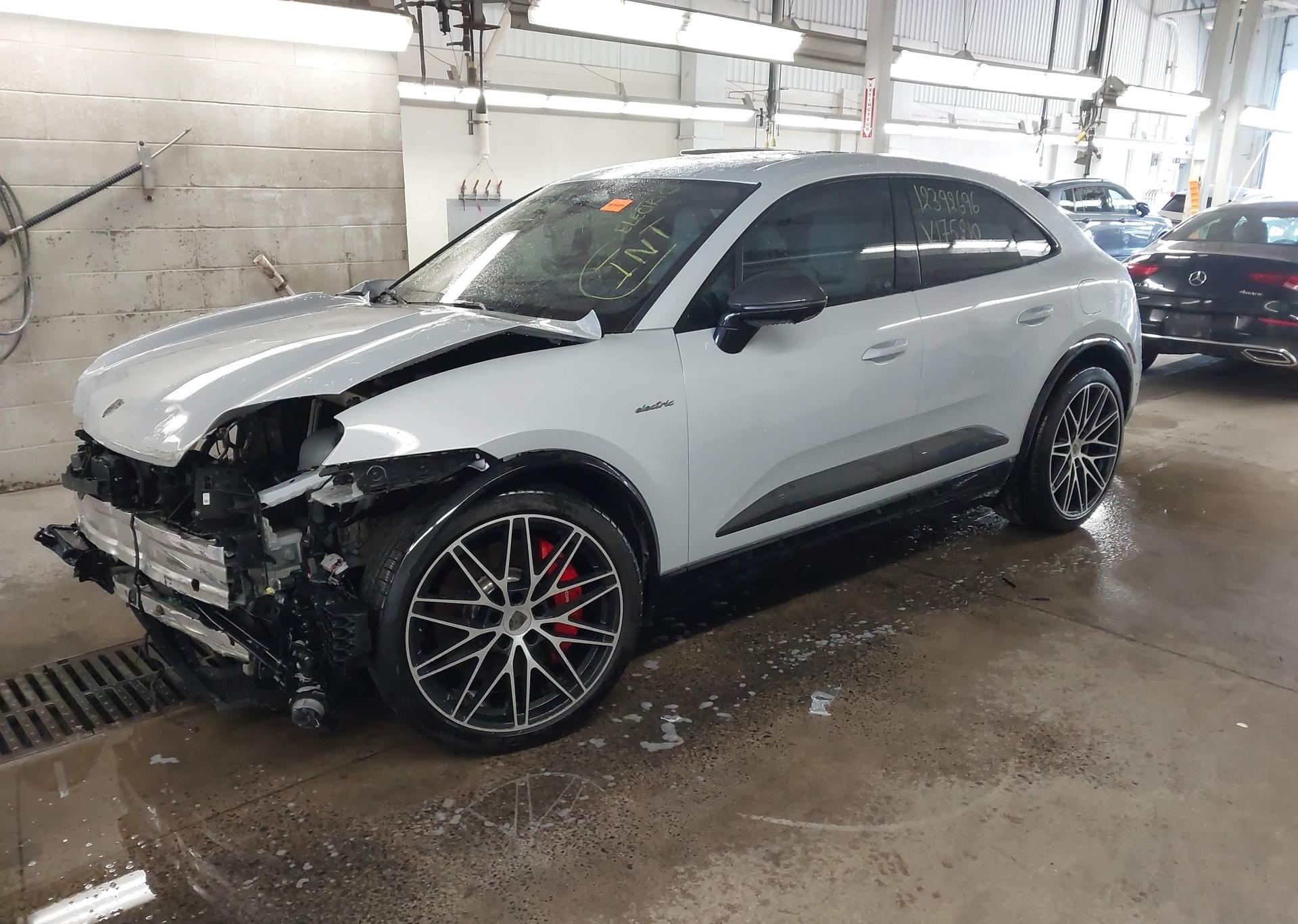2025 PORSCHE MACAN TURBO