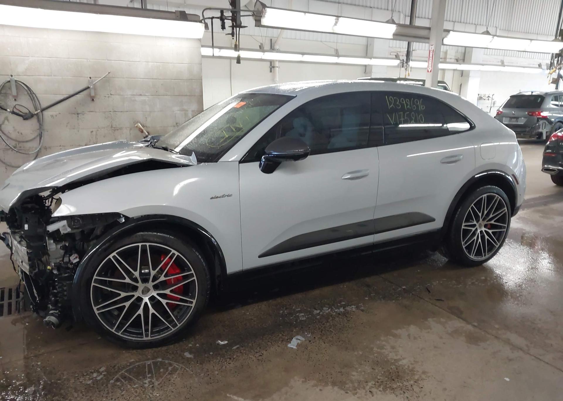 2025 PORSCHE MACAN TURBO
