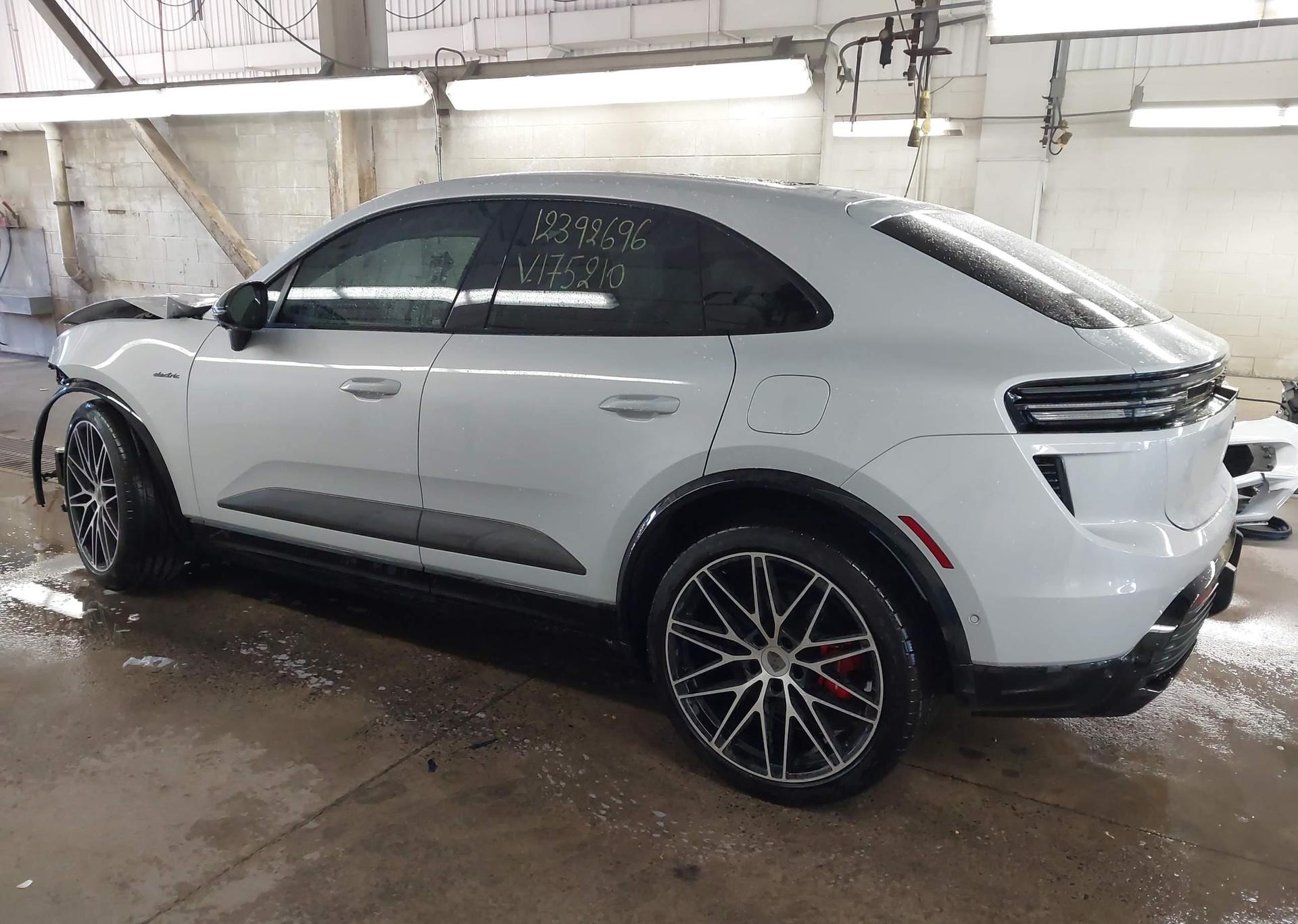 2025 PORSCHE MACAN TURBO