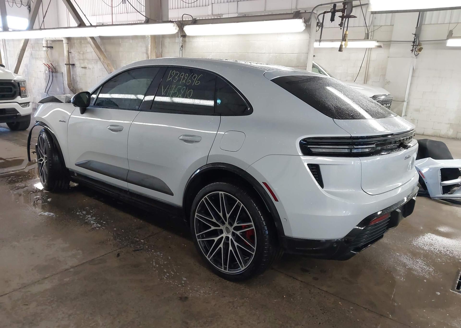 2025 PORSCHE MACAN TURBO