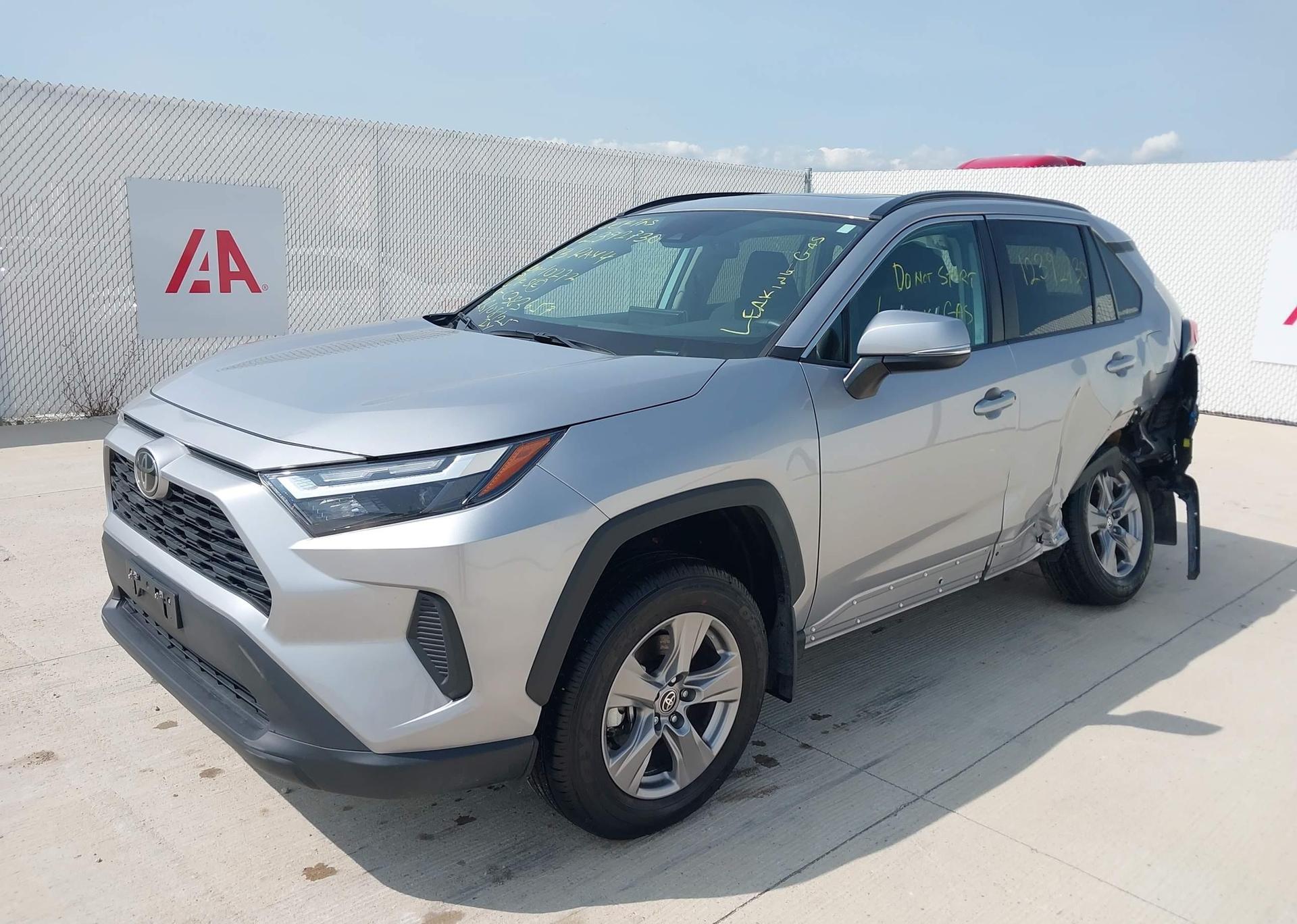 2023 TOYOTA RAV4 XLE