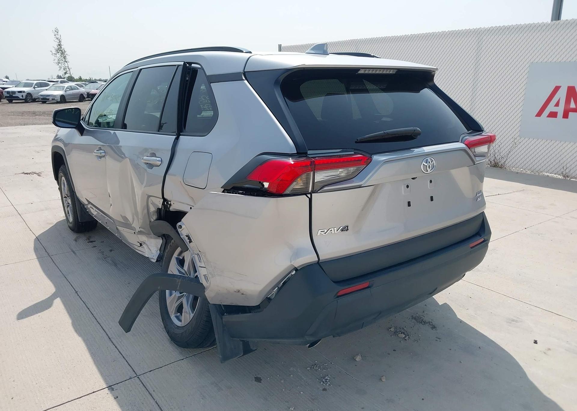 2023 TOYOTA RAV4 XLE