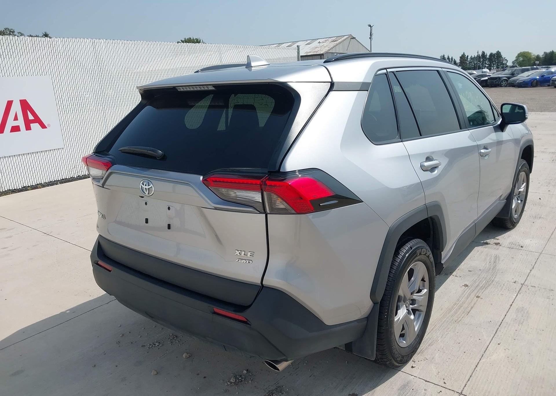 2023 TOYOTA RAV4 XLE