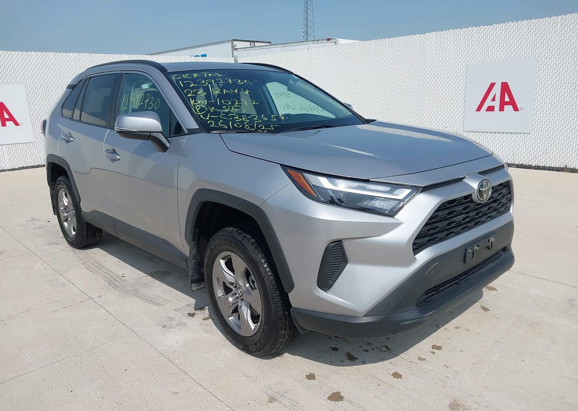 2023 TOYOTA RAV4 XLE