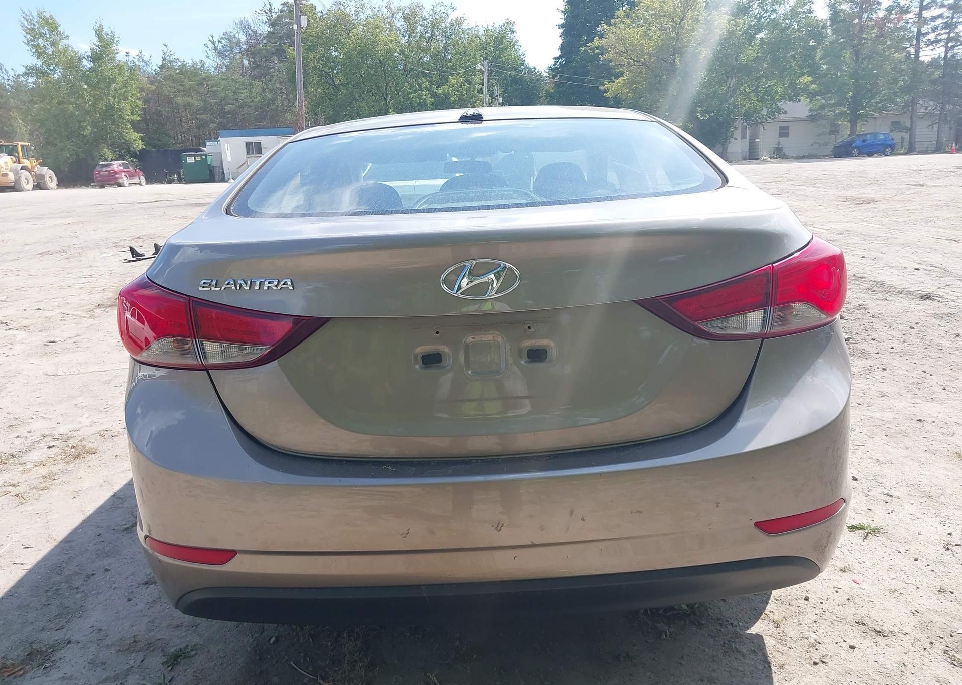2016 HYUNDAI ELANTRA SE
