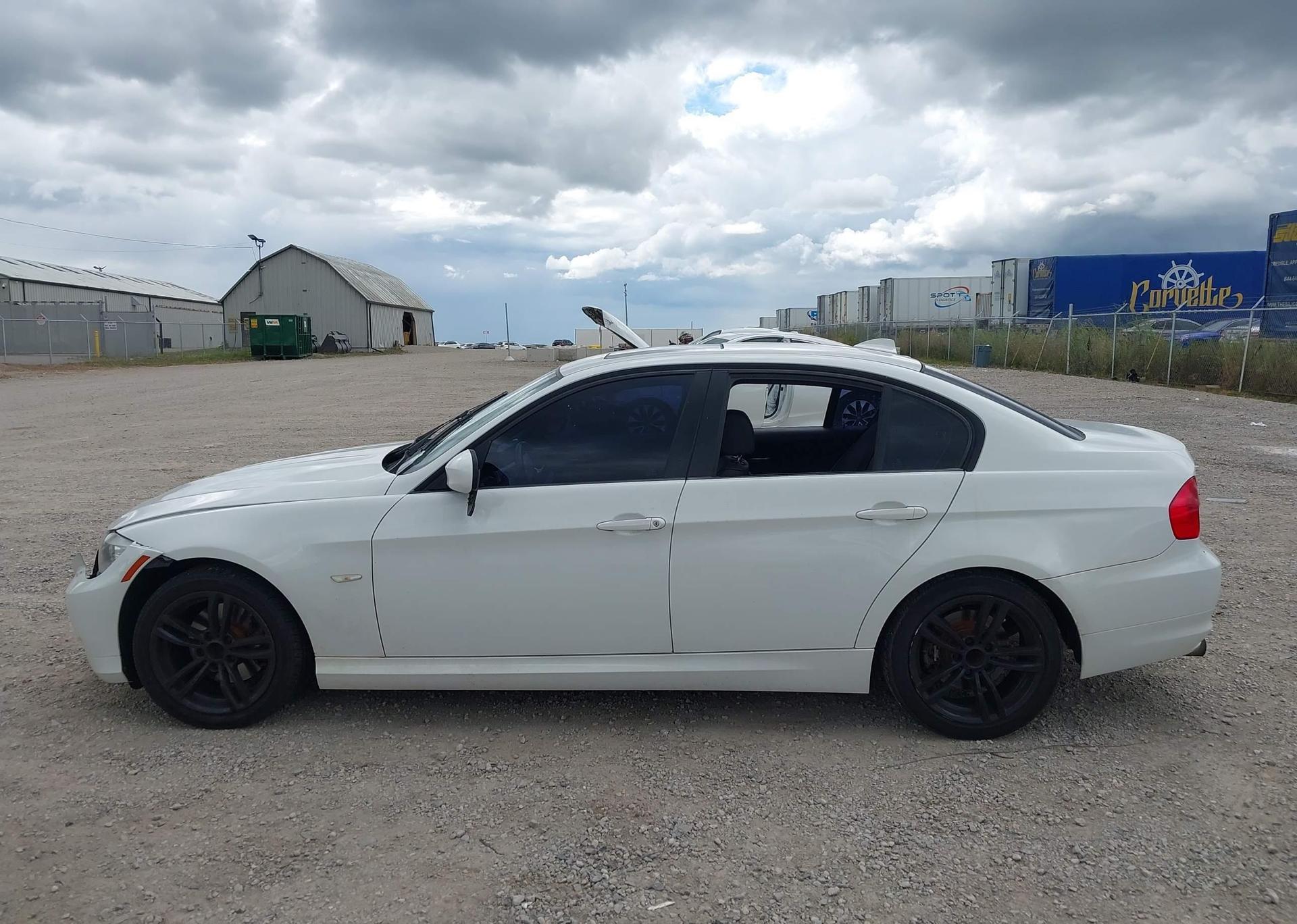 2011 BMW 323I