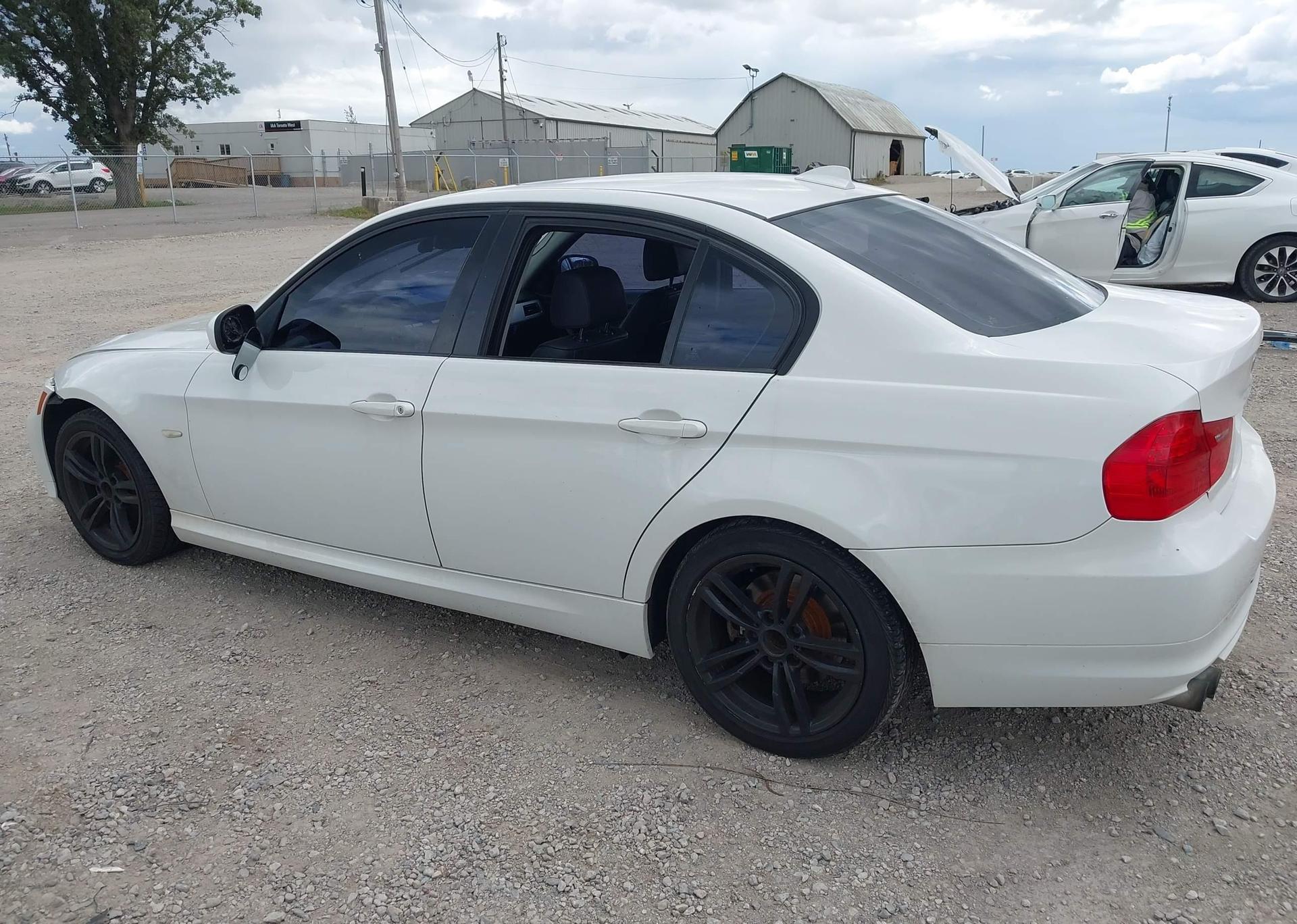 2011 BMW 323I