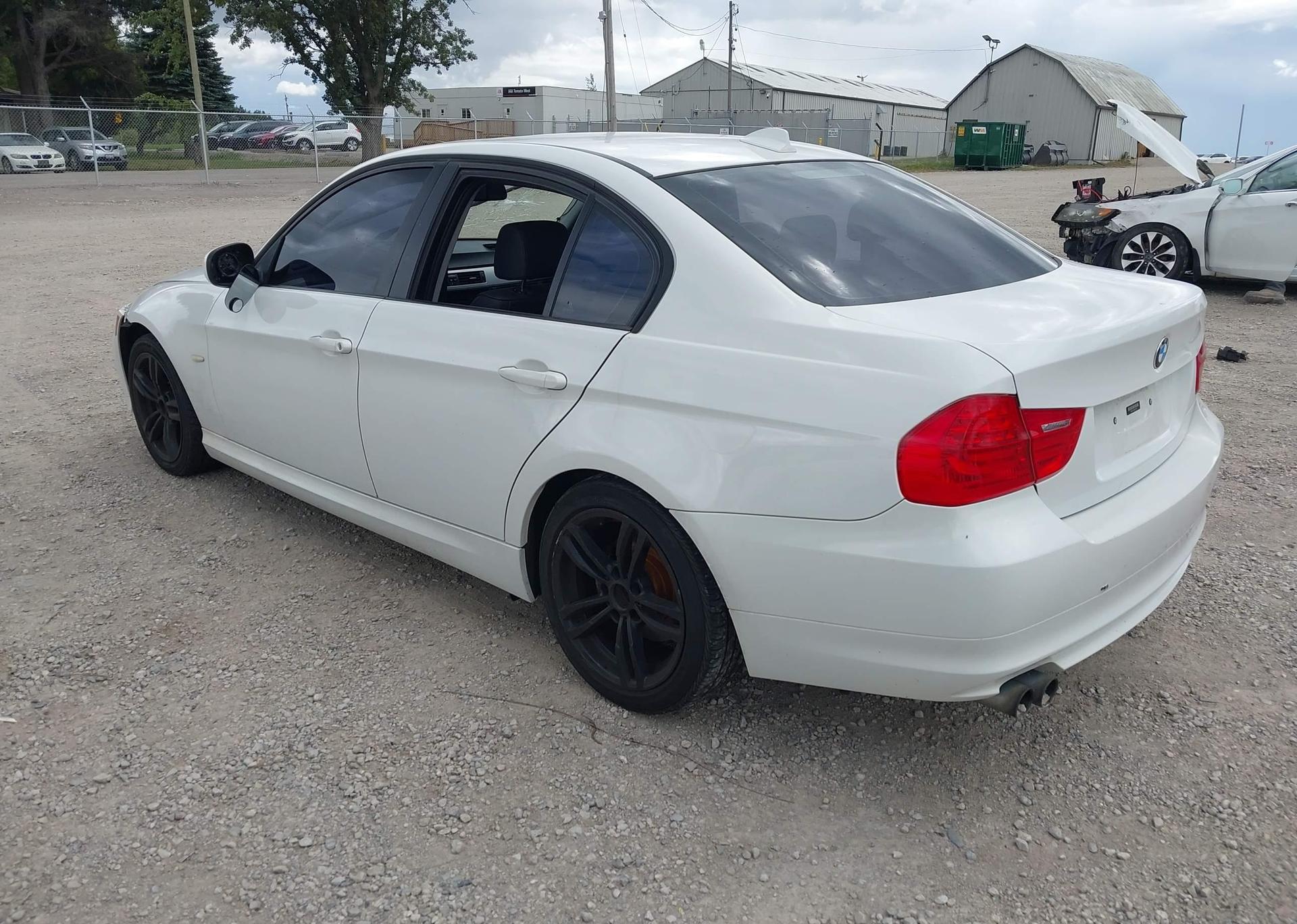 2011 BMW 323I