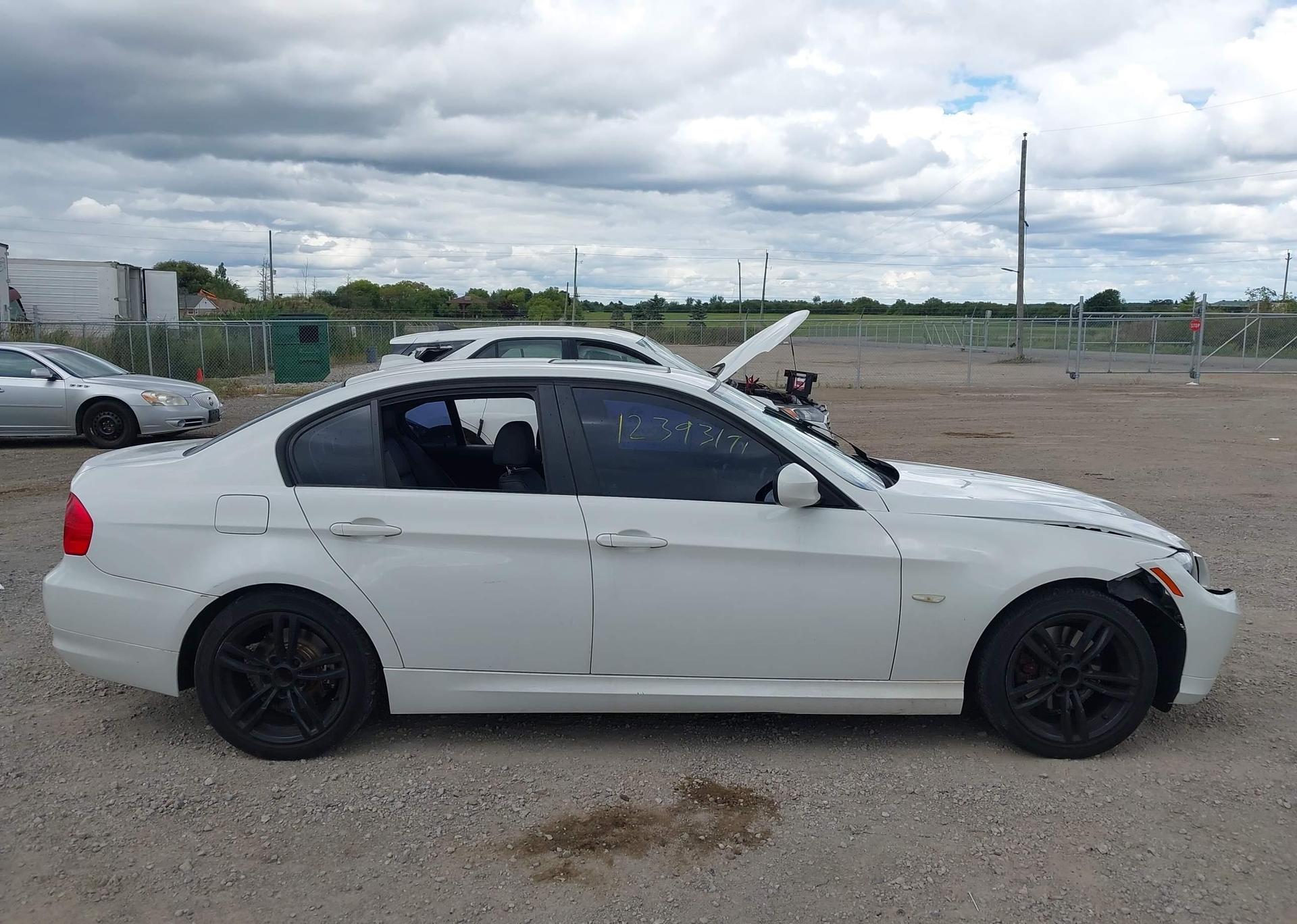 2011 BMW 323I