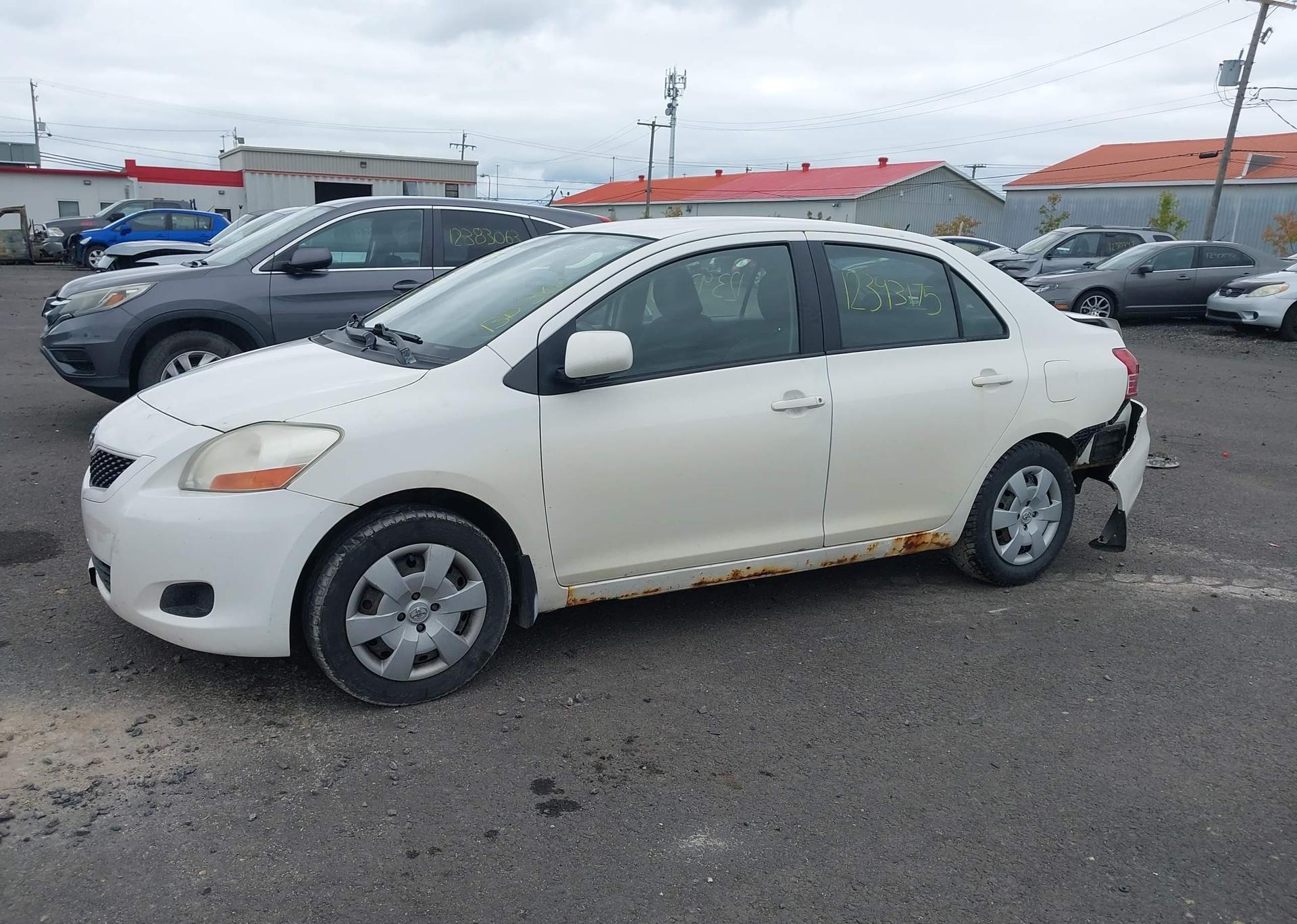 2011 TOYOTA YARIS