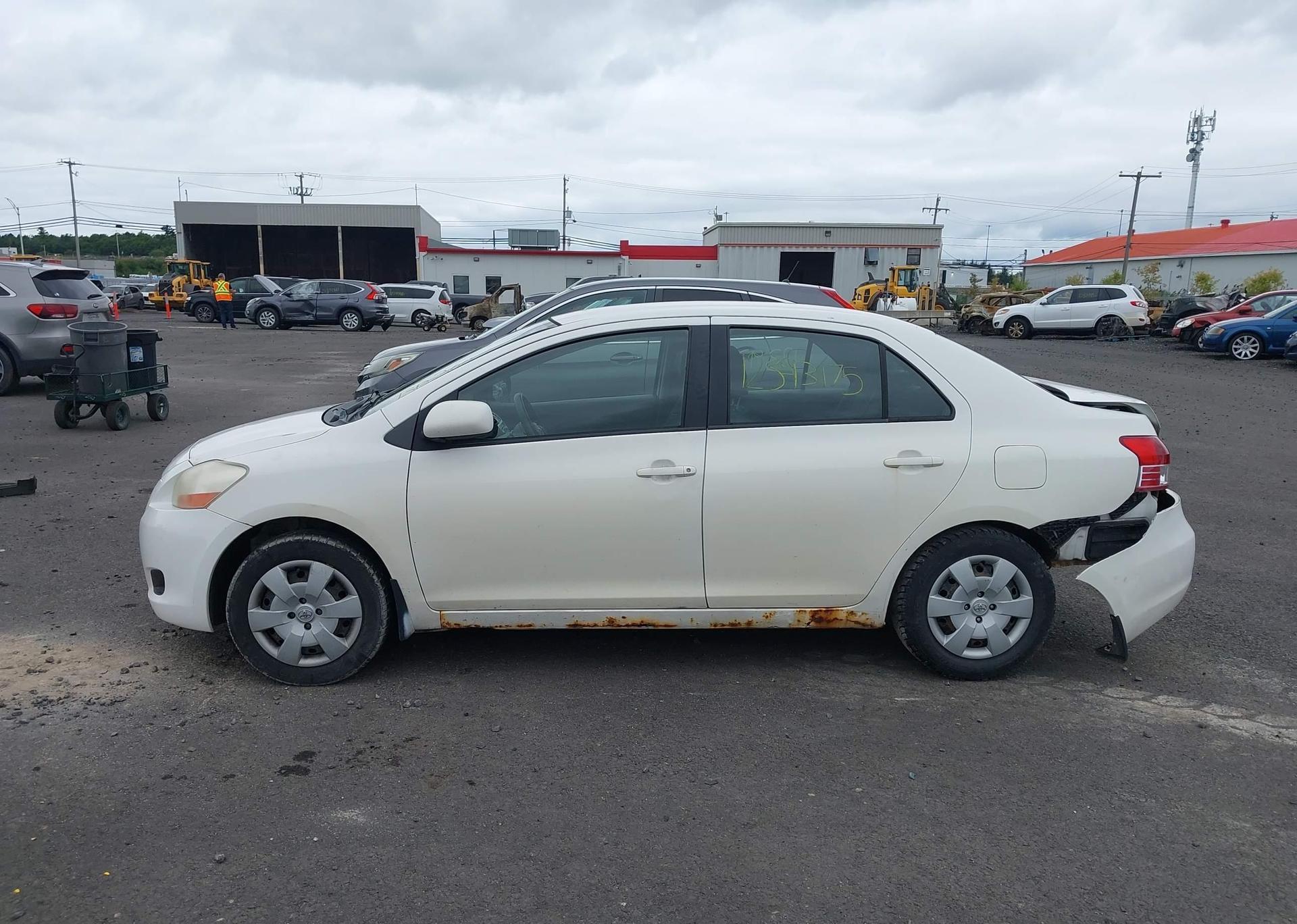 2011 TOYOTA YARIS