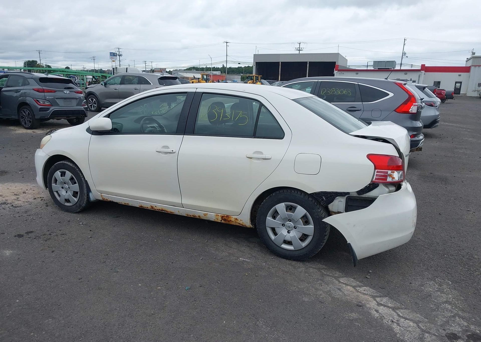 2011 TOYOTA YARIS