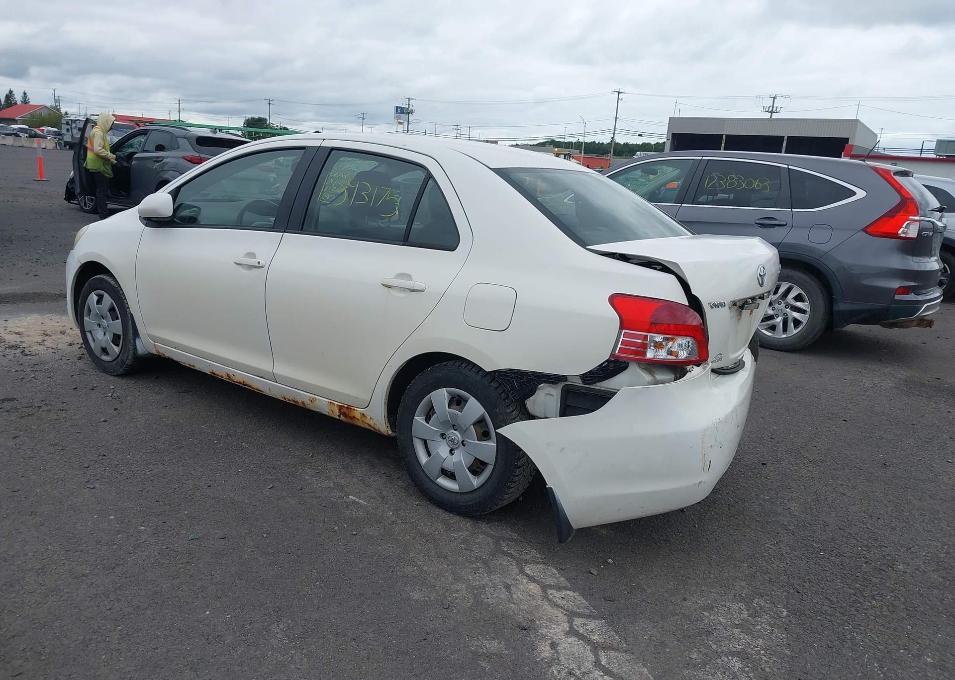 2011 TOYOTA YARIS