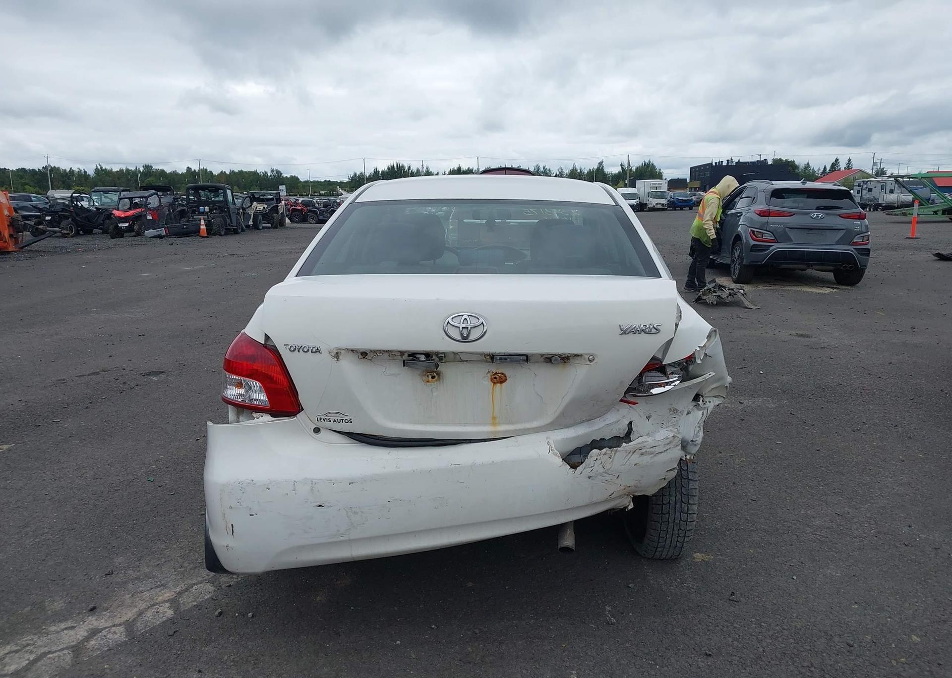 2011 TOYOTA YARIS