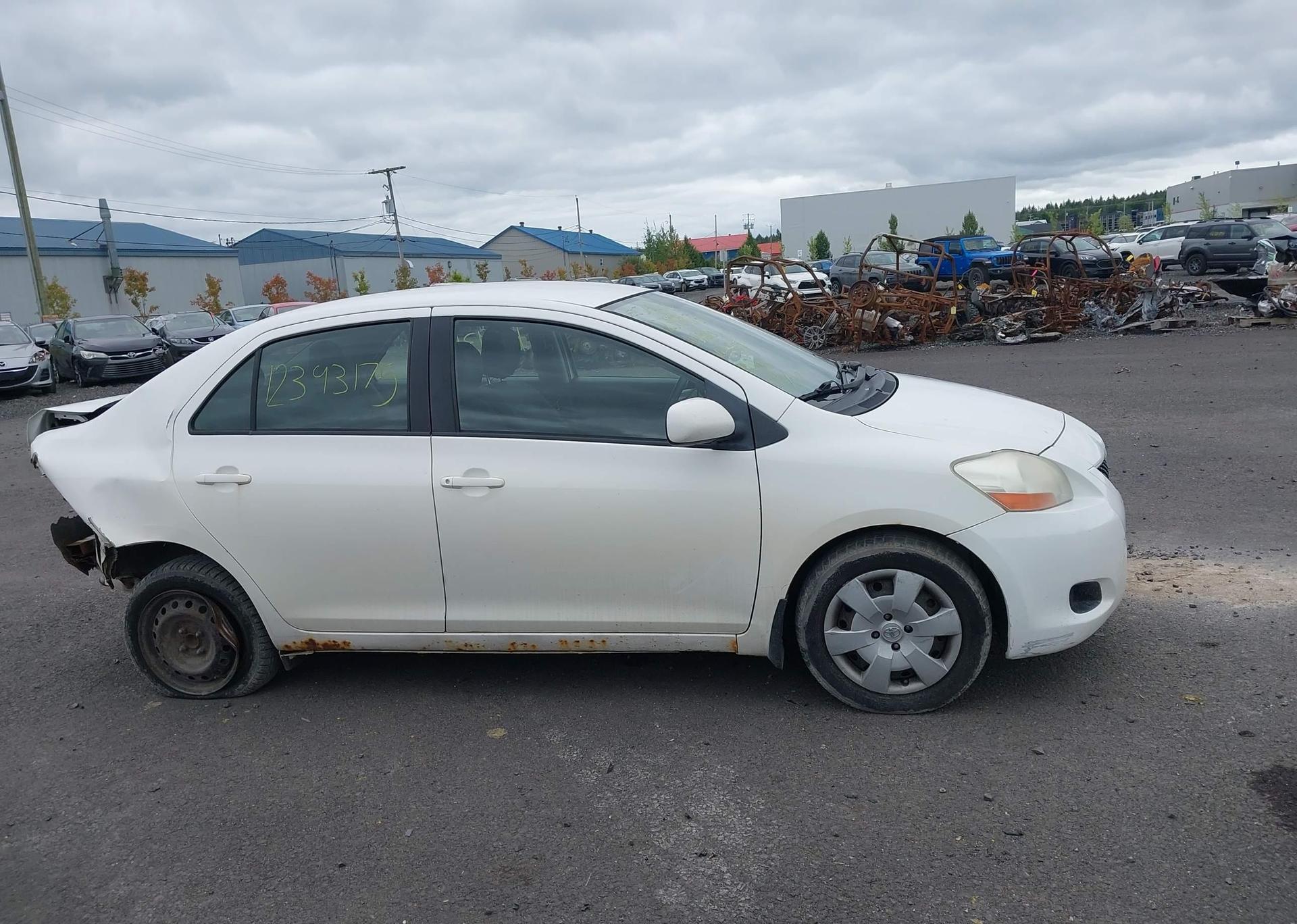2011 TOYOTA YARIS