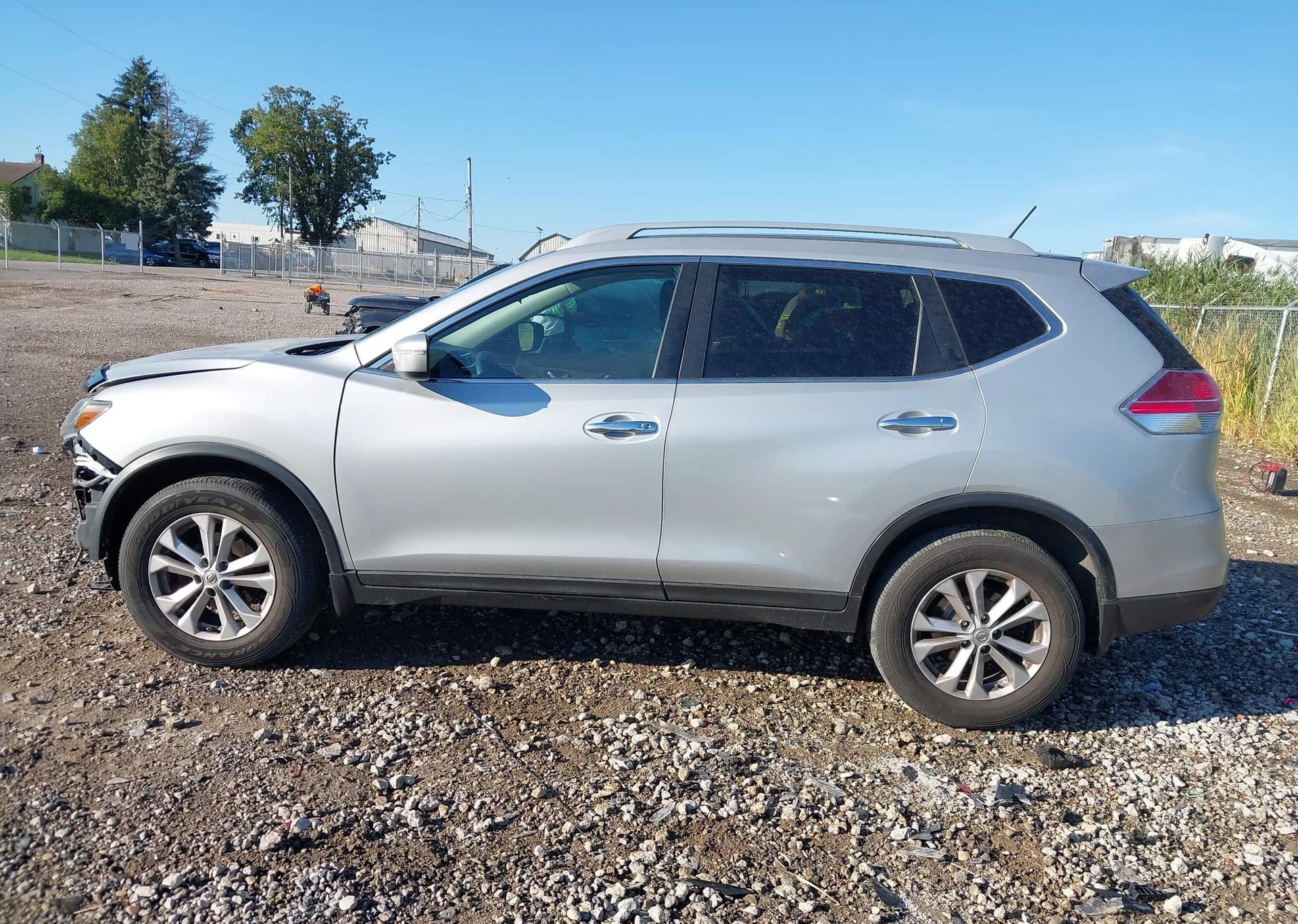 2015 NISSAN ROGUE S