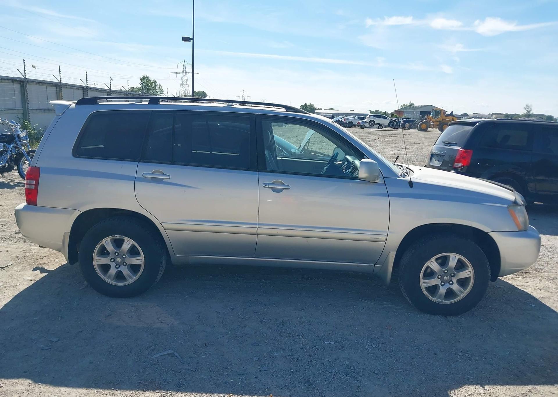 2003 TOYOTA GRAND HIGHLANDER