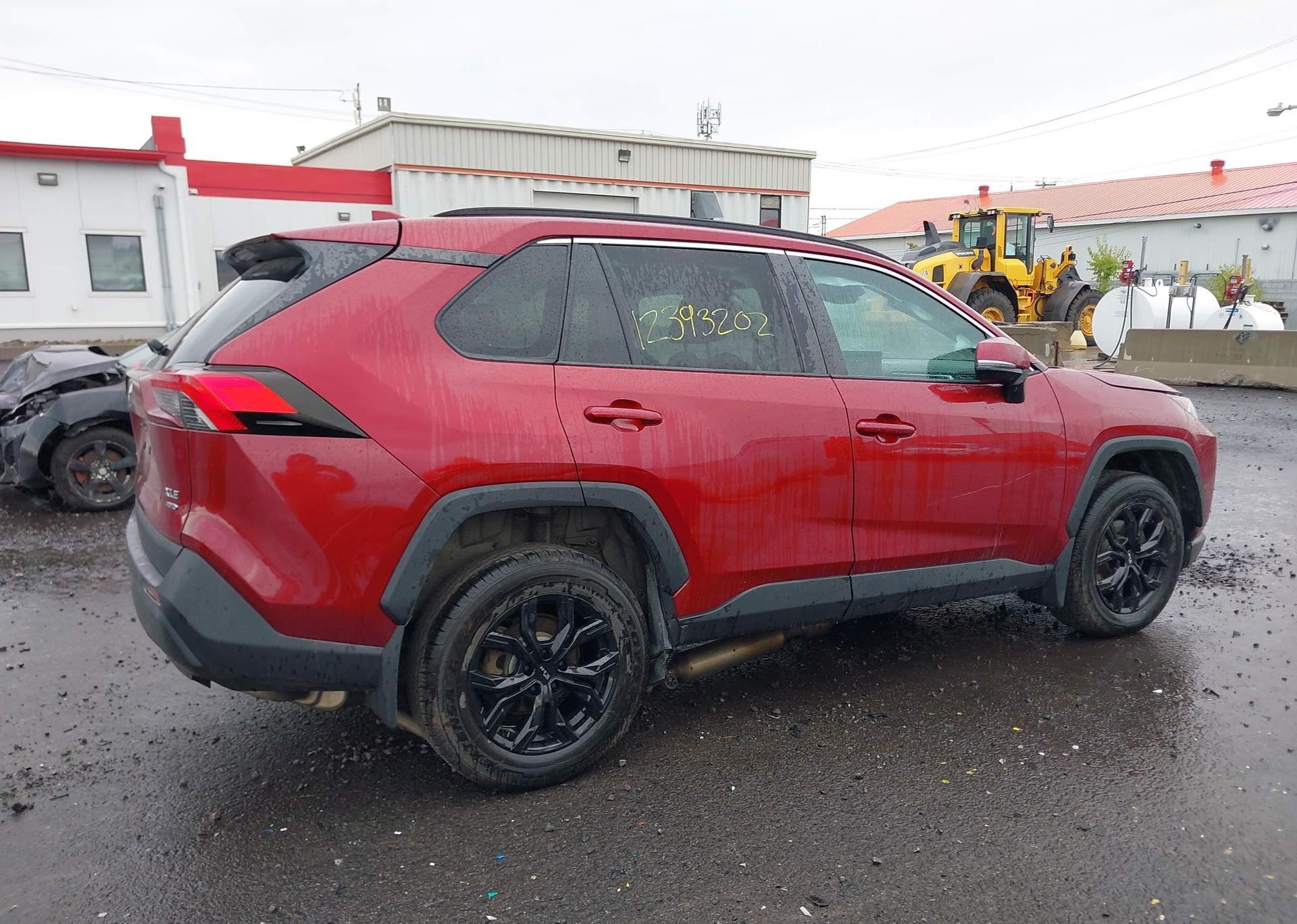 2020 TOYOTA RAV4 XLE