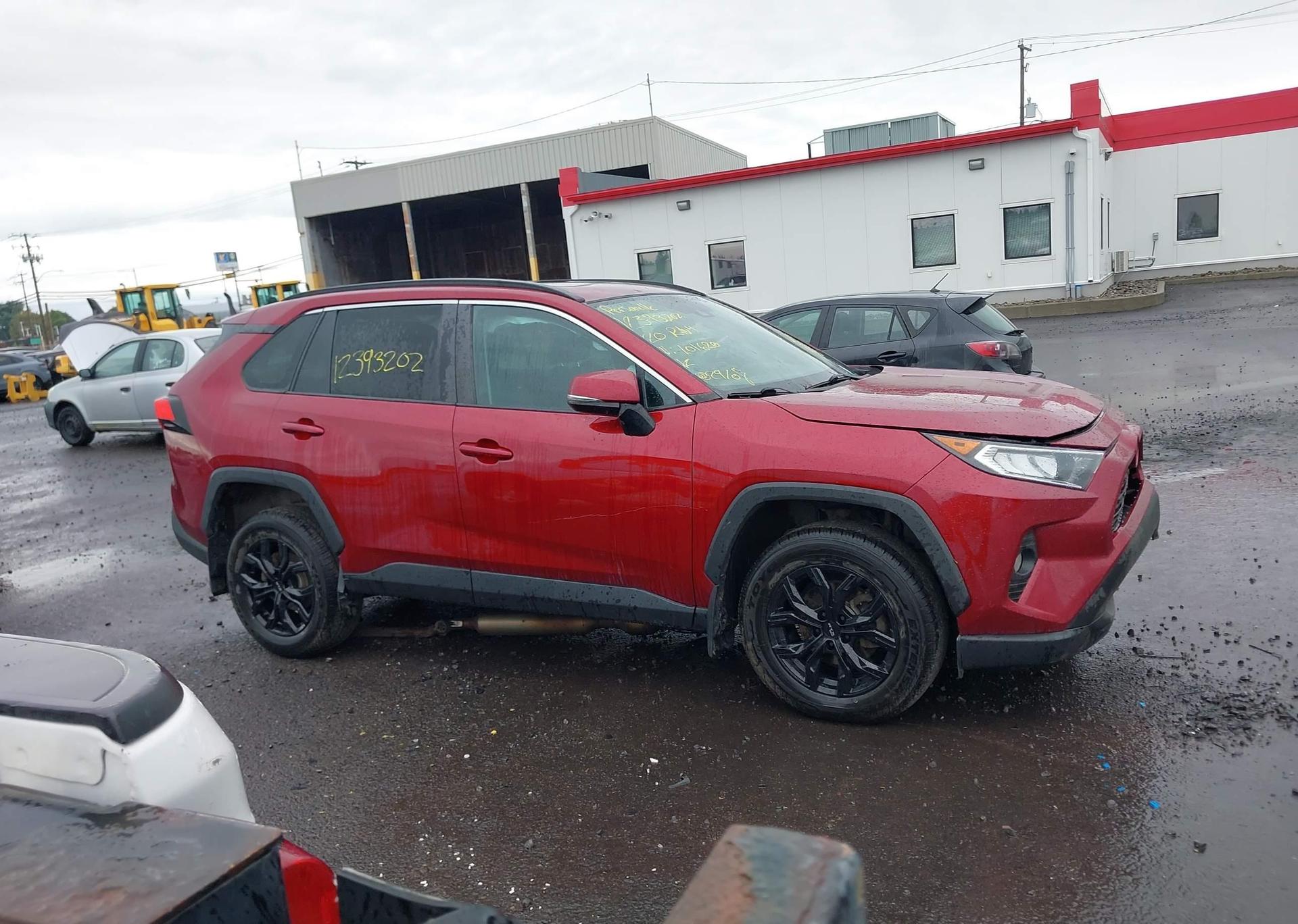 2020 TOYOTA RAV4 XLE