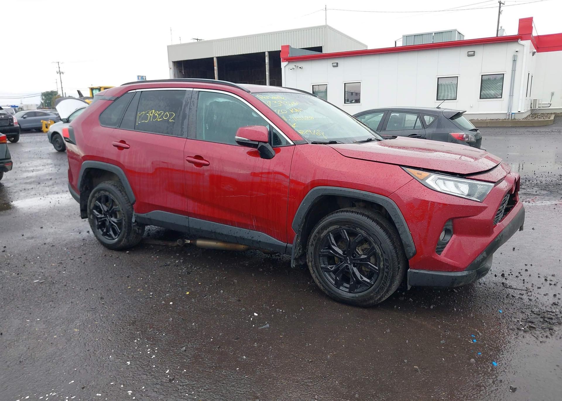 2020 TOYOTA RAV4 XLE