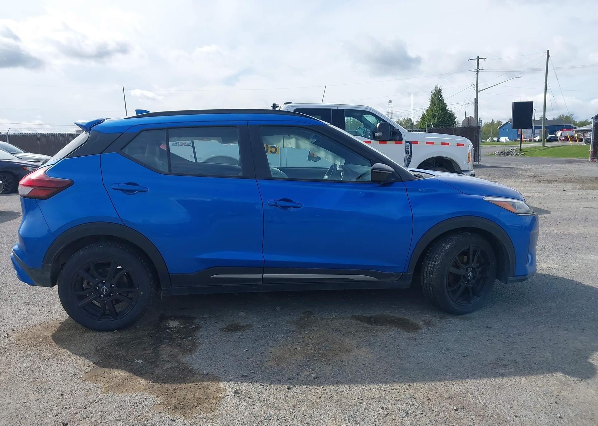 2023 NISSAN KICKS