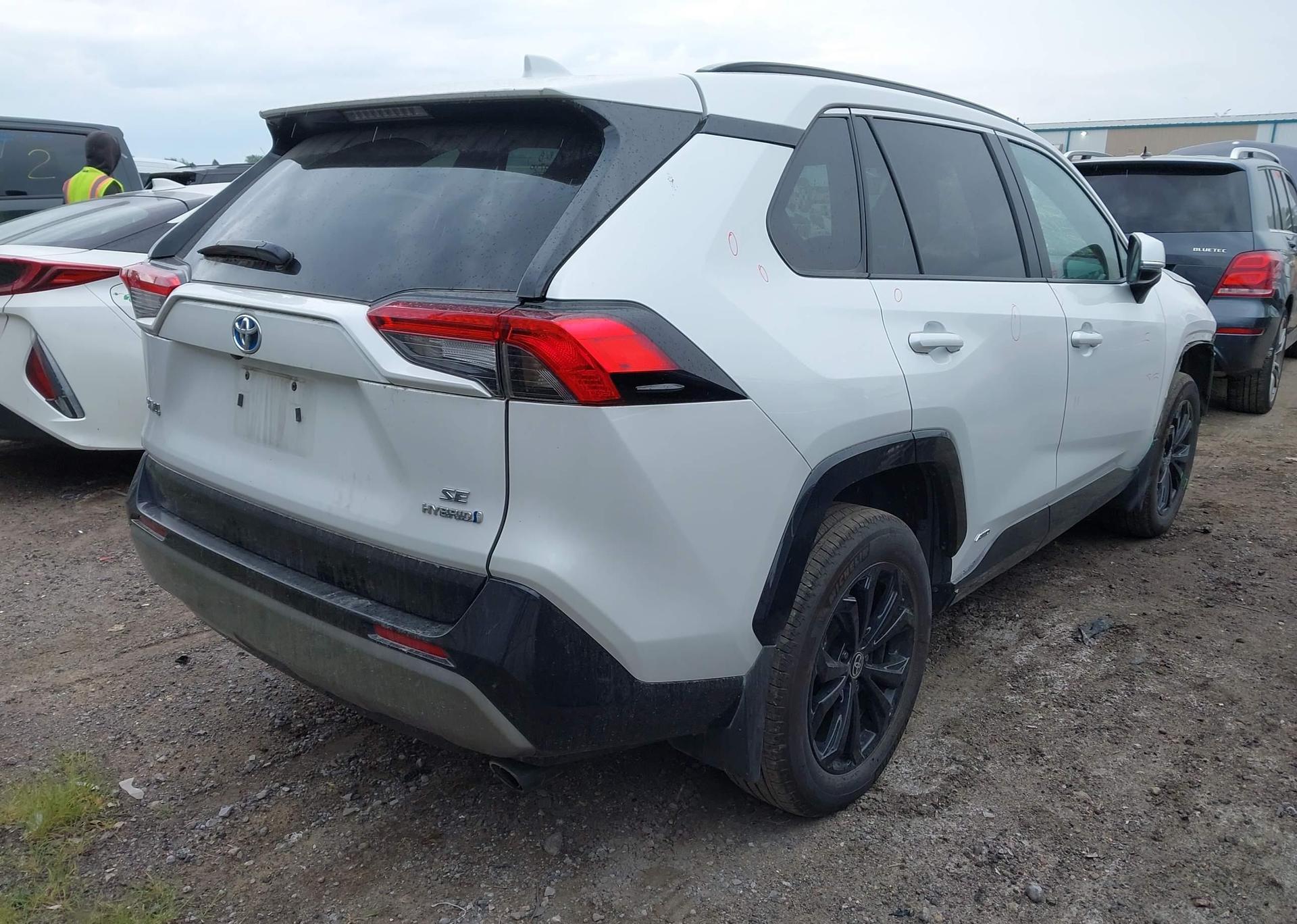 2024 TOYOTA RAV4 HYBRID SE