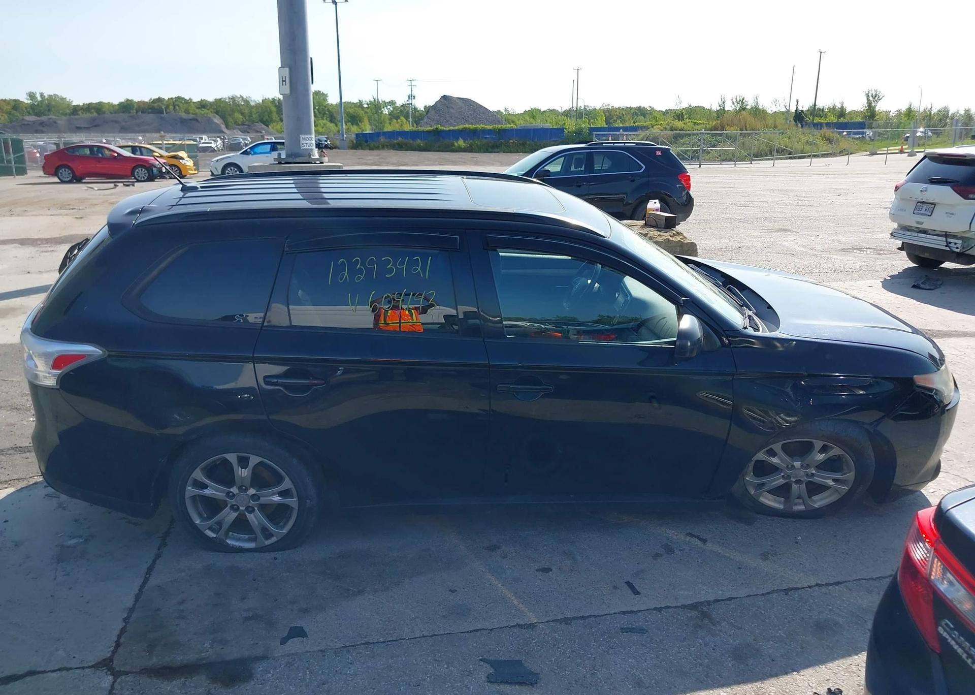2014 MITSUBISHI OUTLANDER ES