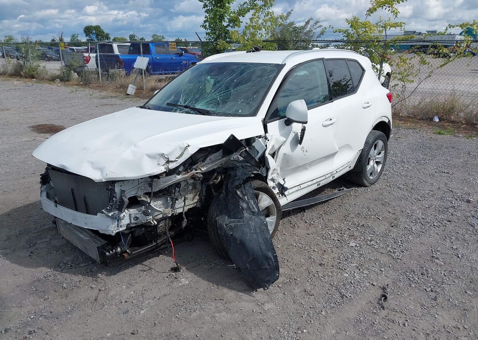 2019 VOLVO XC40 T5 MOMENTUM