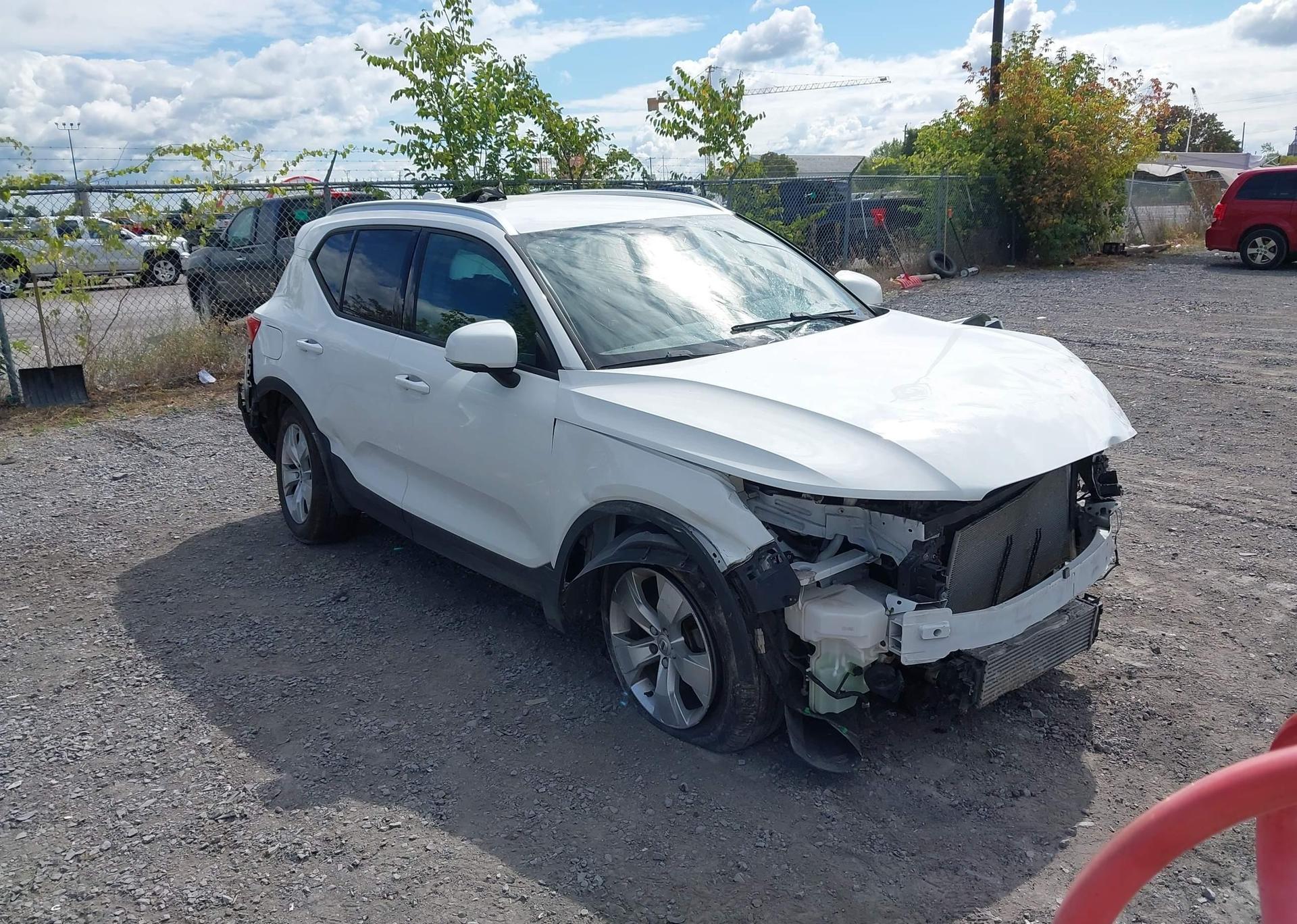 2019 VOLVO XC40 T5 MOMENTUM