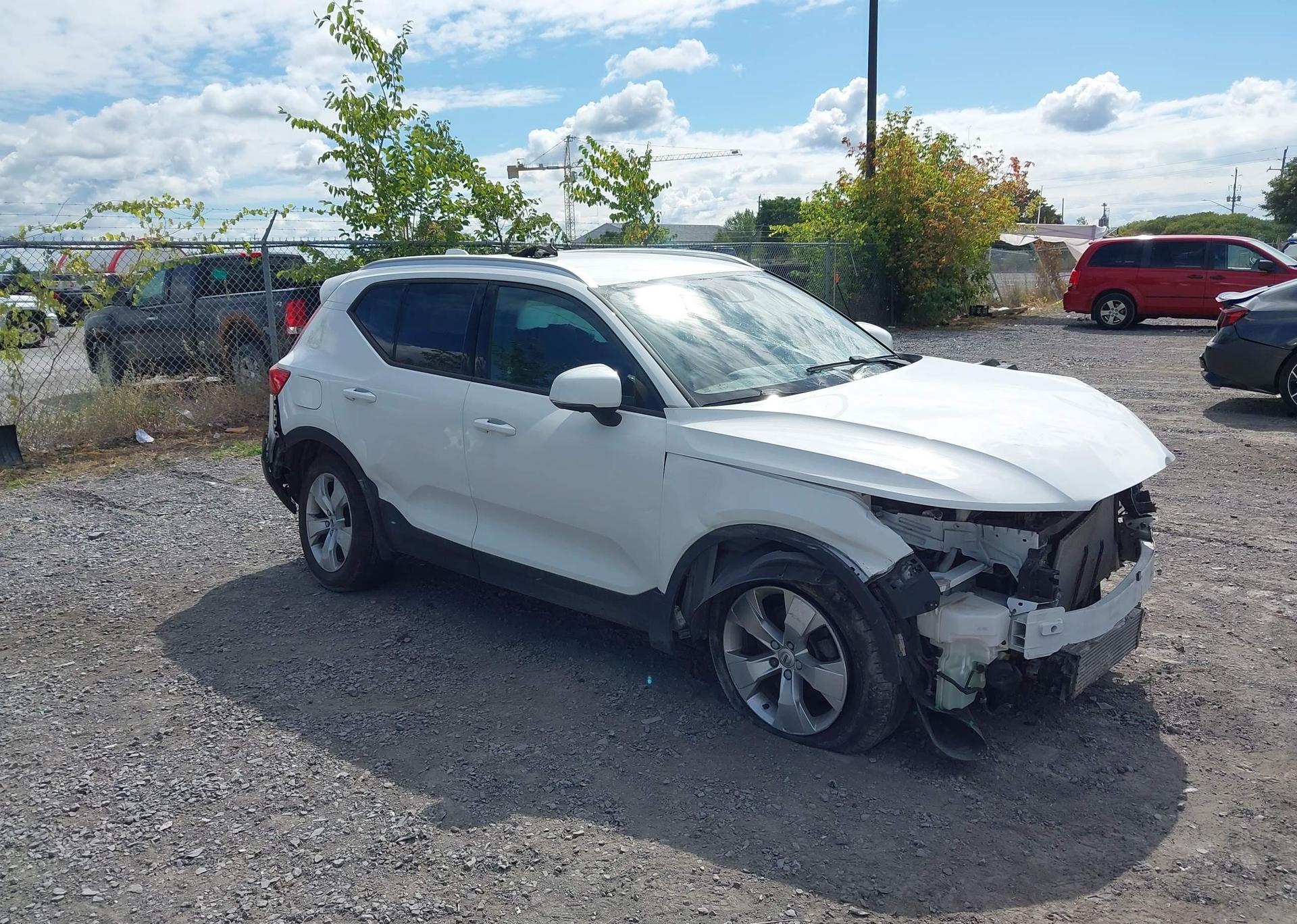 2019 VOLVO XC40 T5 MOMENTUM