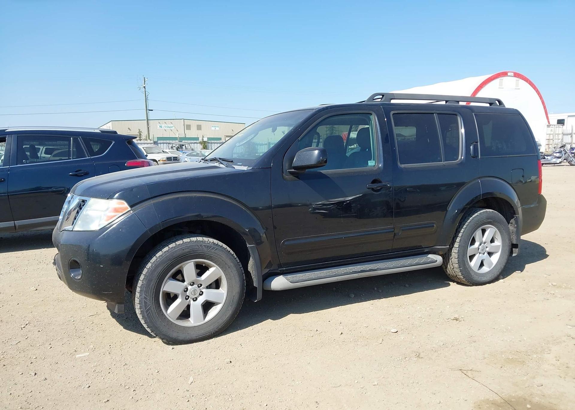 2009 NISSAN PATHFINDER SE