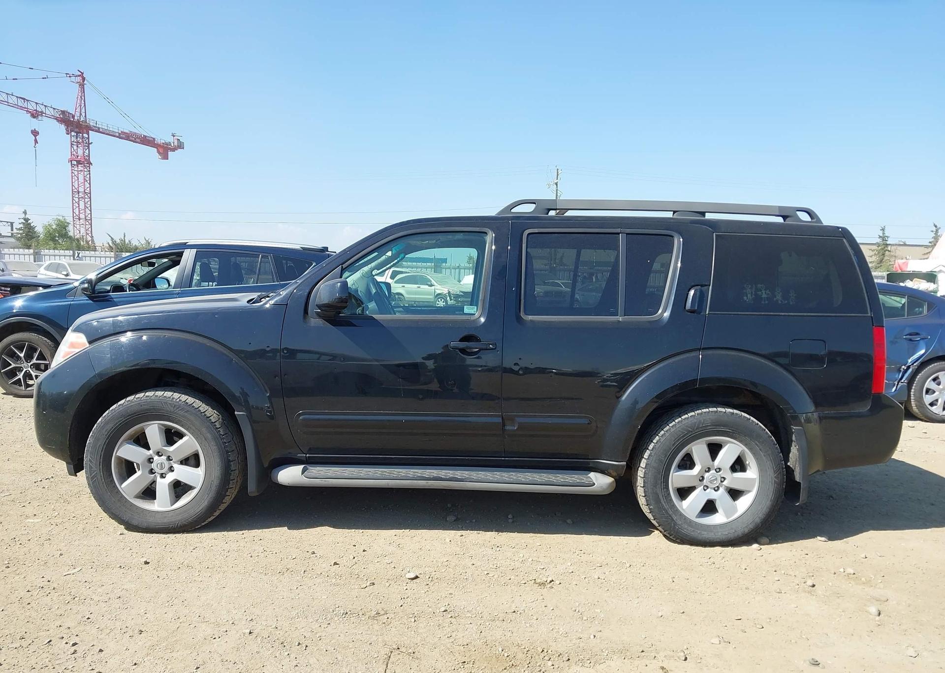 2009 NISSAN PATHFINDER SE