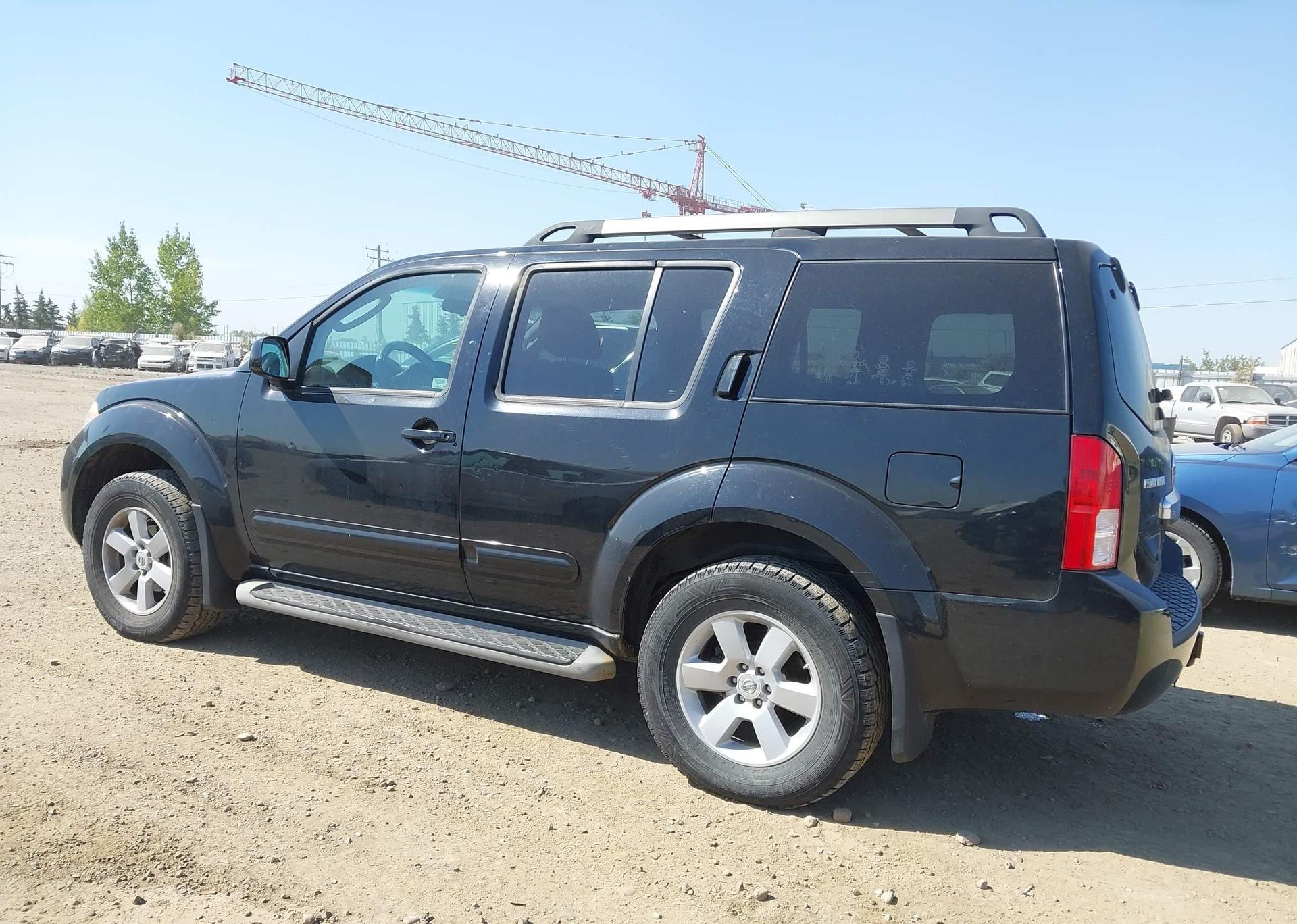 2009 NISSAN PATHFINDER SE