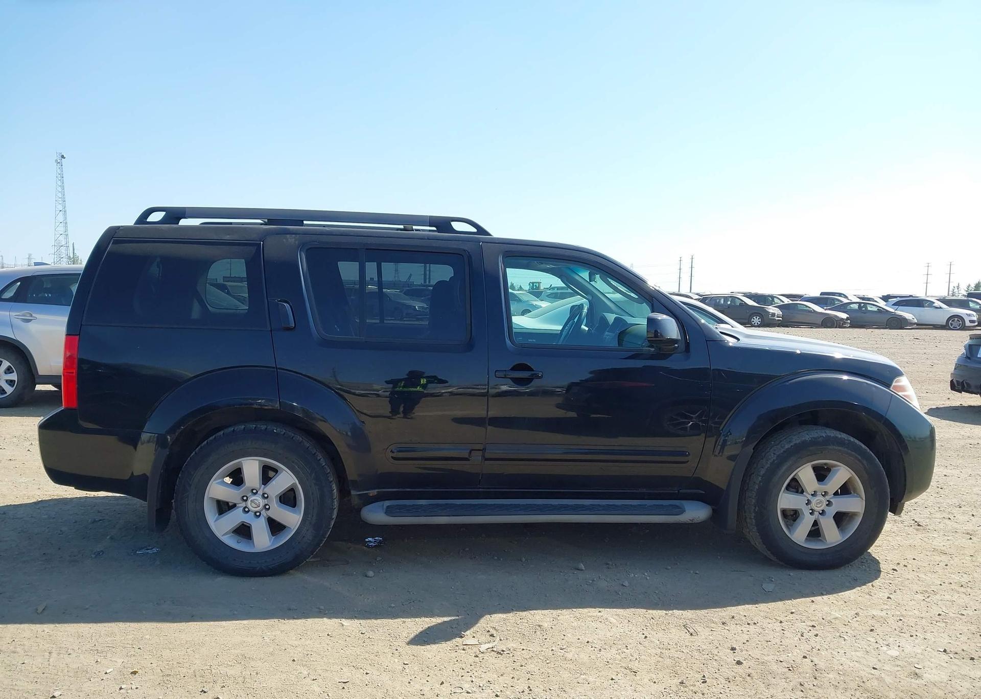 2009 NISSAN PATHFINDER SE