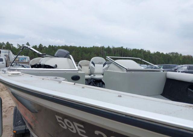 2002 EZ LOADER BOAT TRAILER & STARCRAFT BOAT