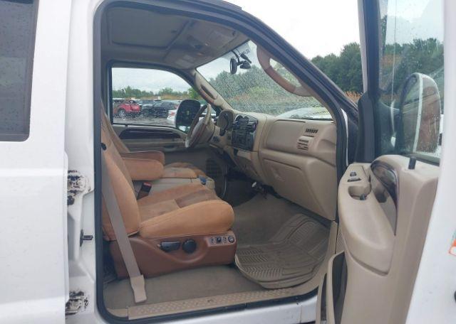 2005 FORD F-350 LARIAT